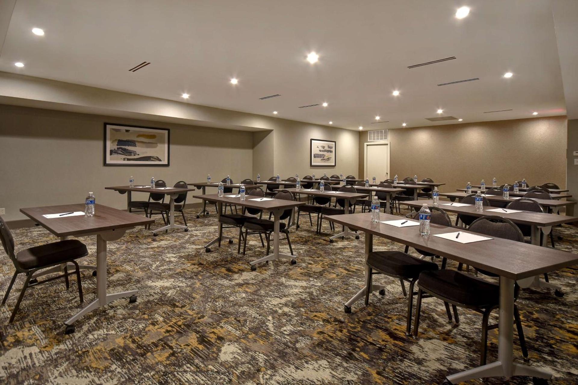 DoubleTree by Hilton St. Louis Airport, MO photo 52