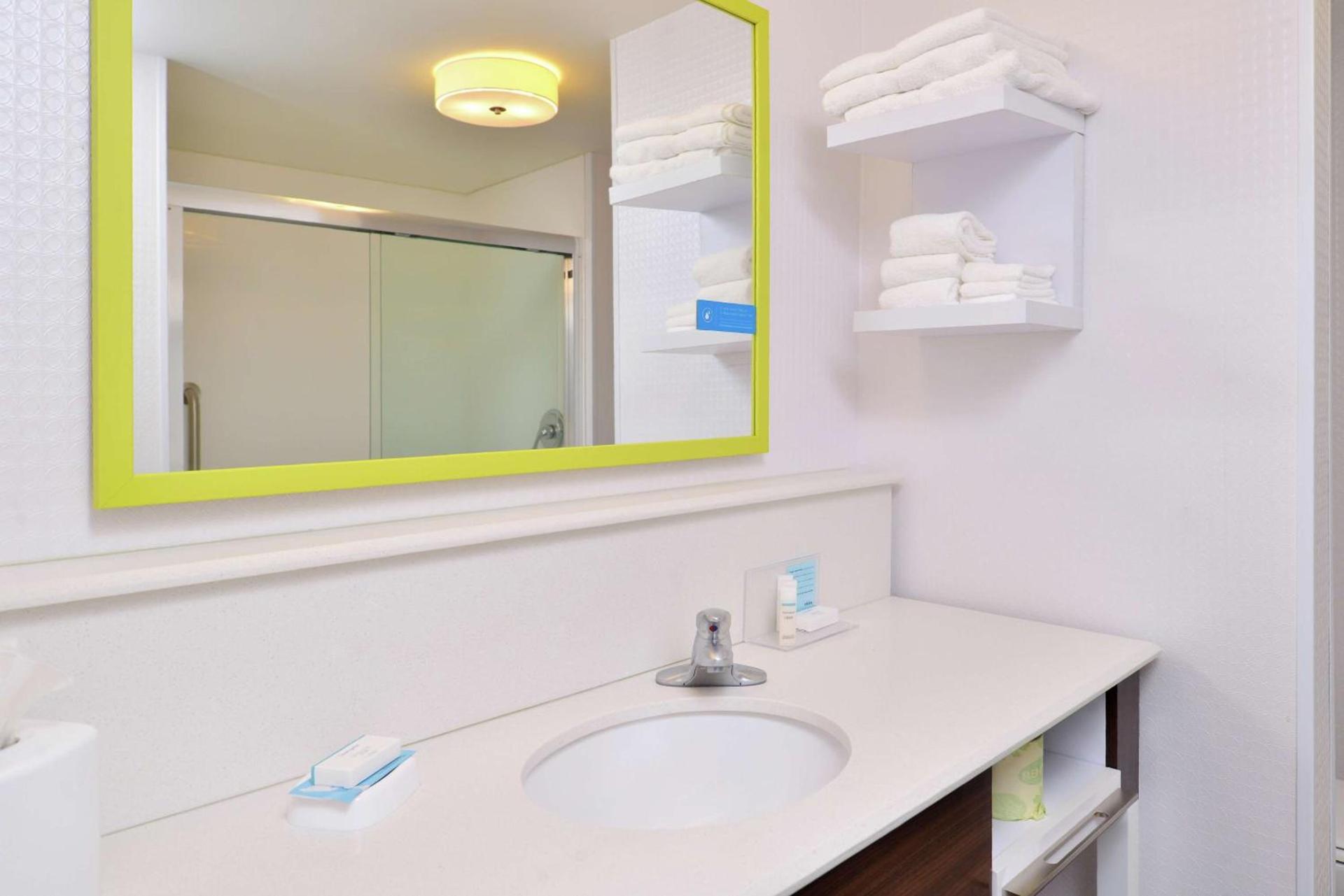 Hampton Inn & Suites Saint Paul Oakdale Woodbury photo 18