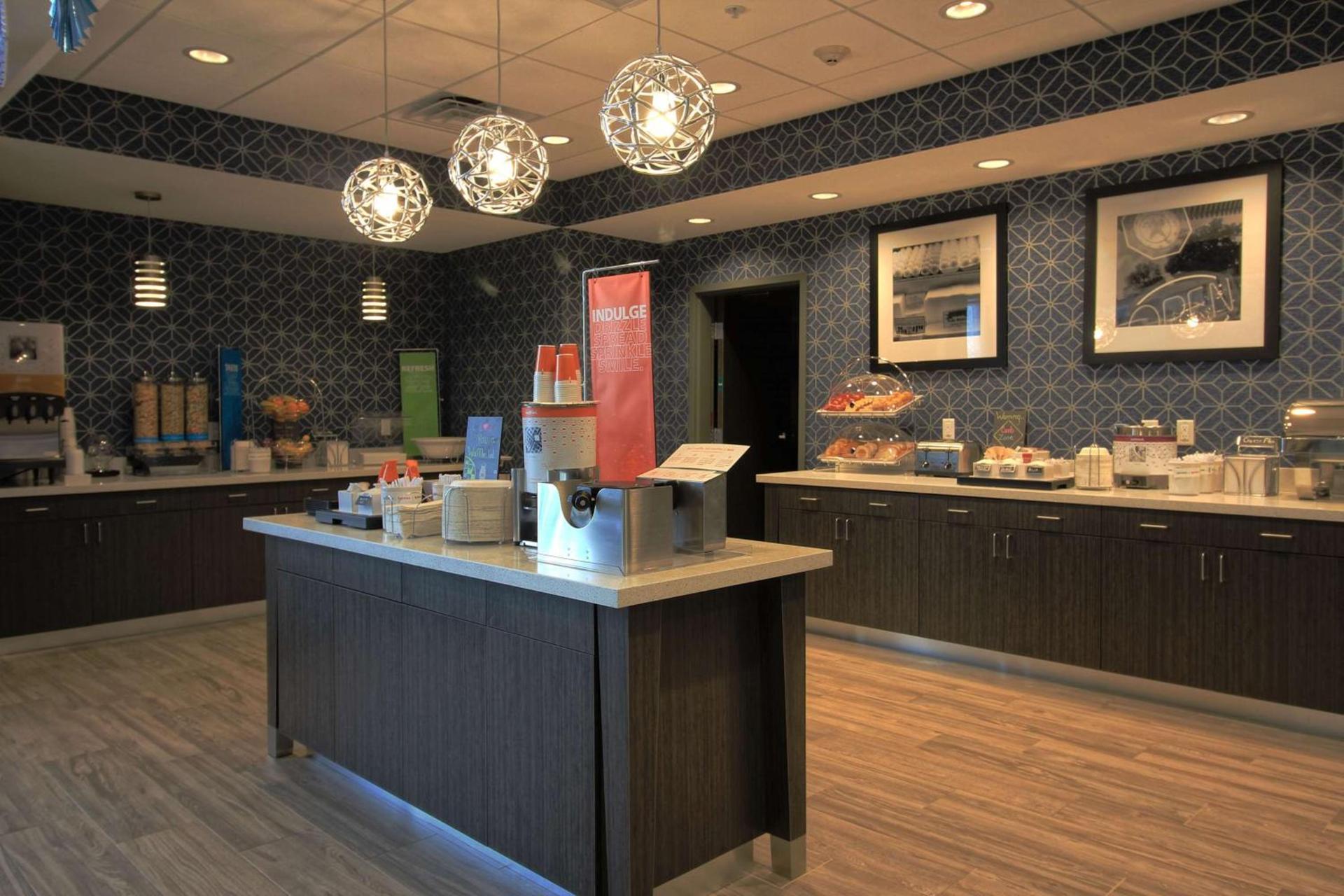 Hampton Inn West Plains photo 8