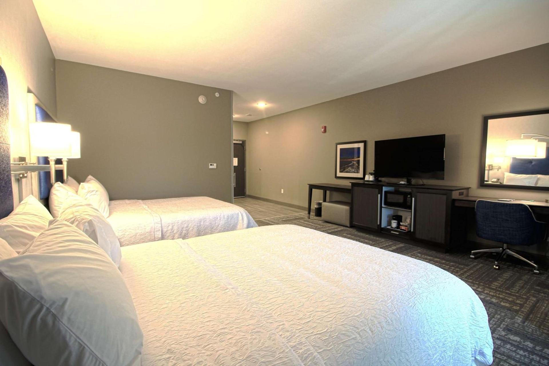 Hampton Inn West Plains photo 18