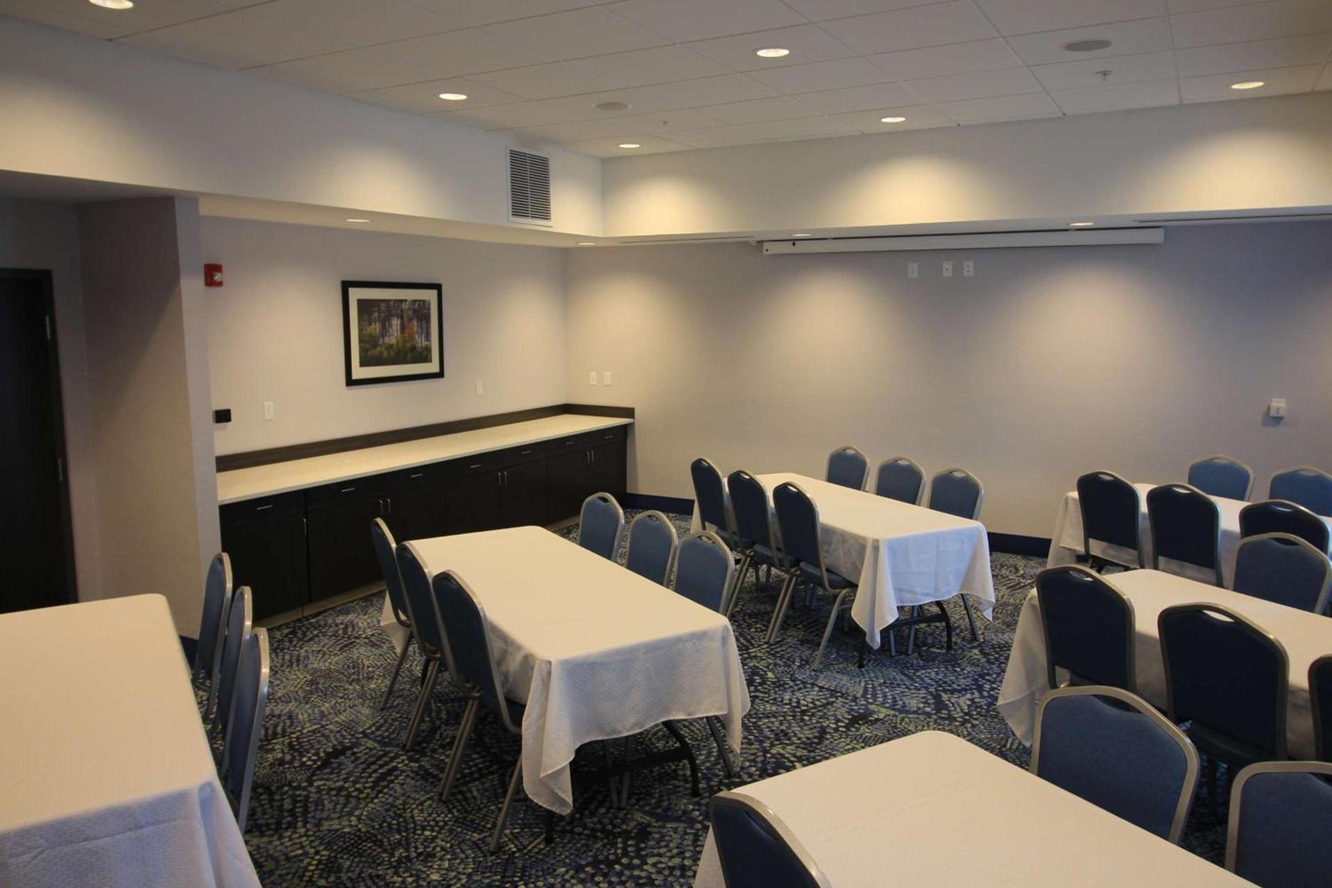 Hampton Inn West Plains photo 22