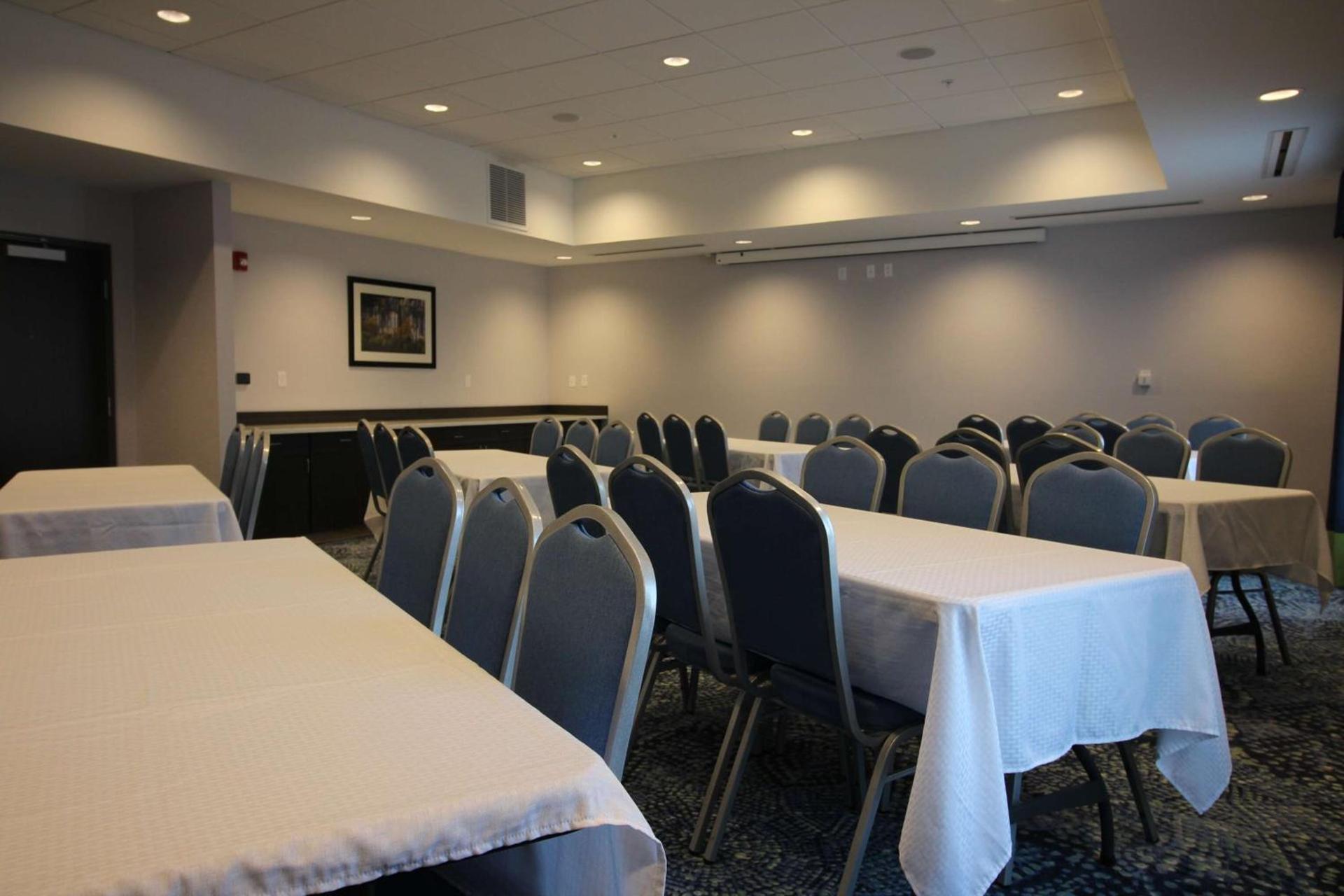 Hampton Inn West Plains photo 23