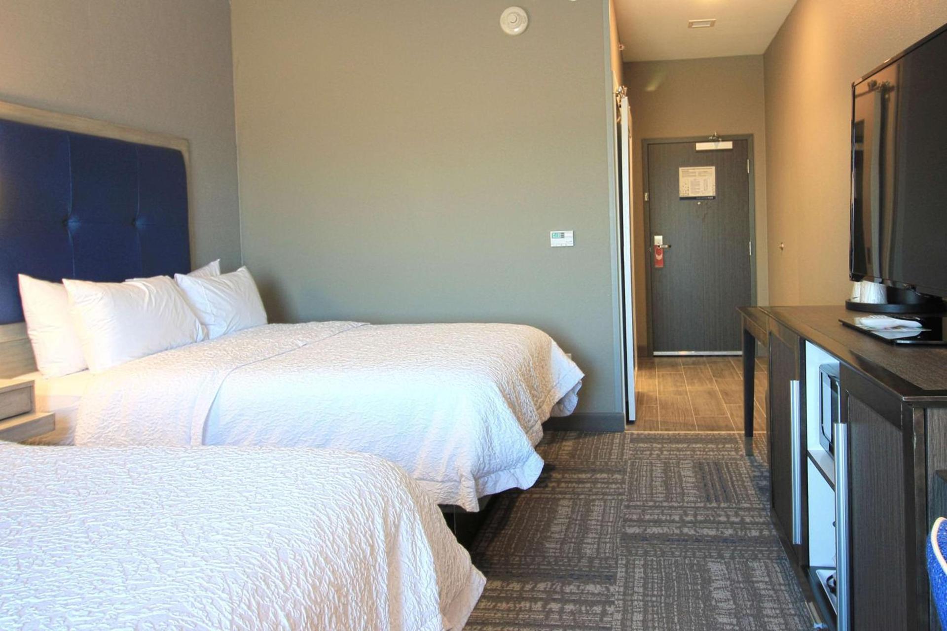 Hampton Inn West Plains photo 25