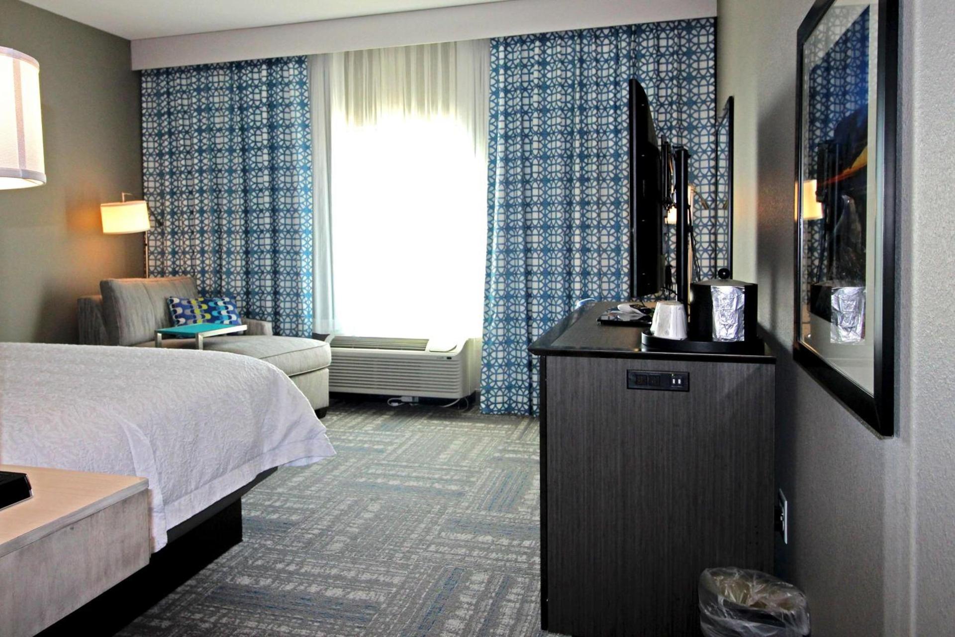 Hampton Inn West Plains photo 27