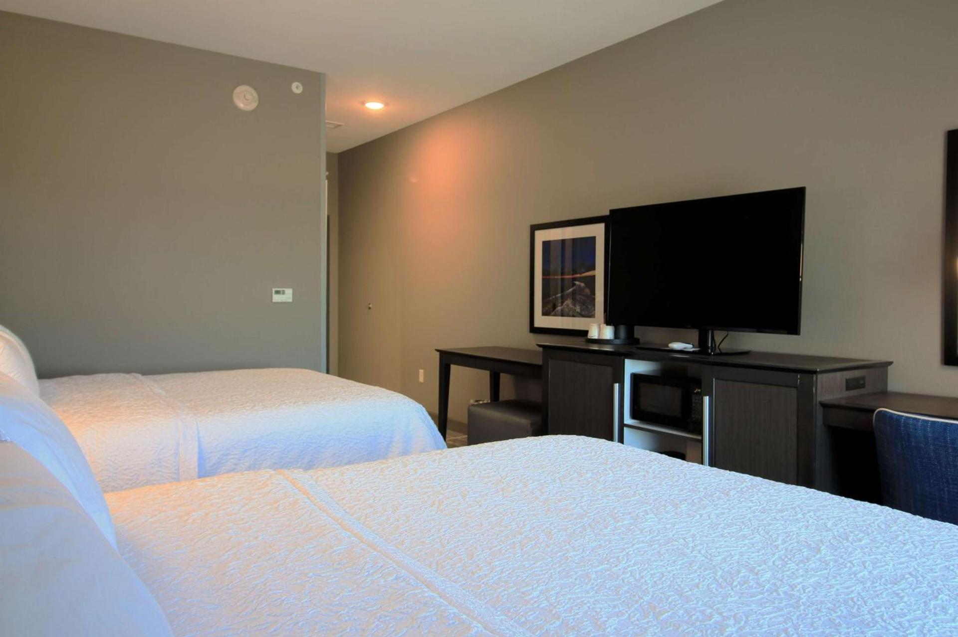 Hampton Inn West Plains photo 28