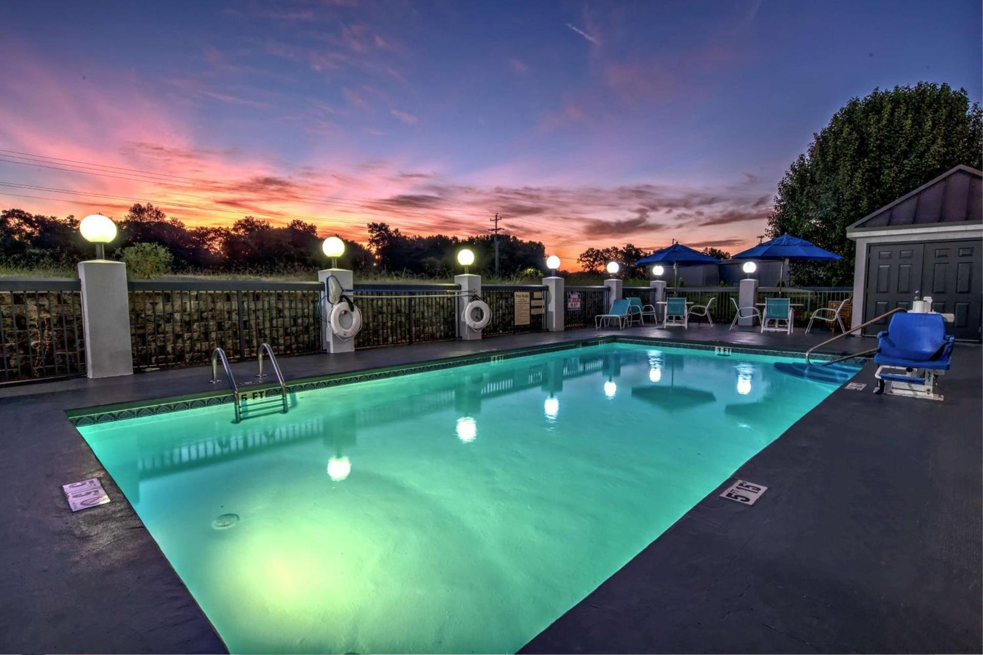 Hampton Inn Tullahoma photo 7