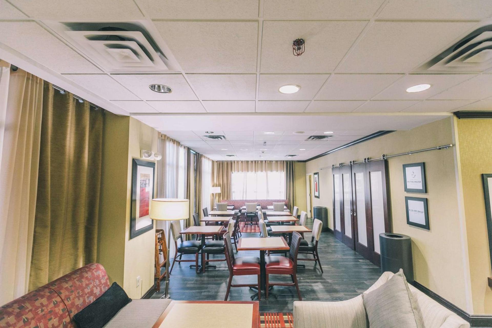 Hampton Inn Tallahassee-Central photo 9