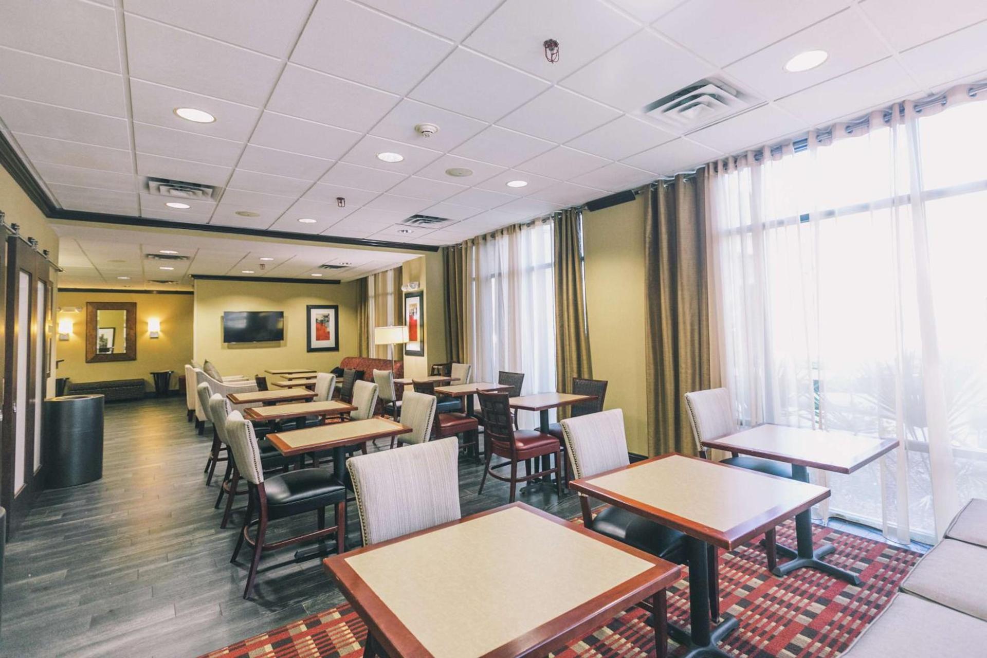 Hampton Inn Tallahassee-Central photo 10