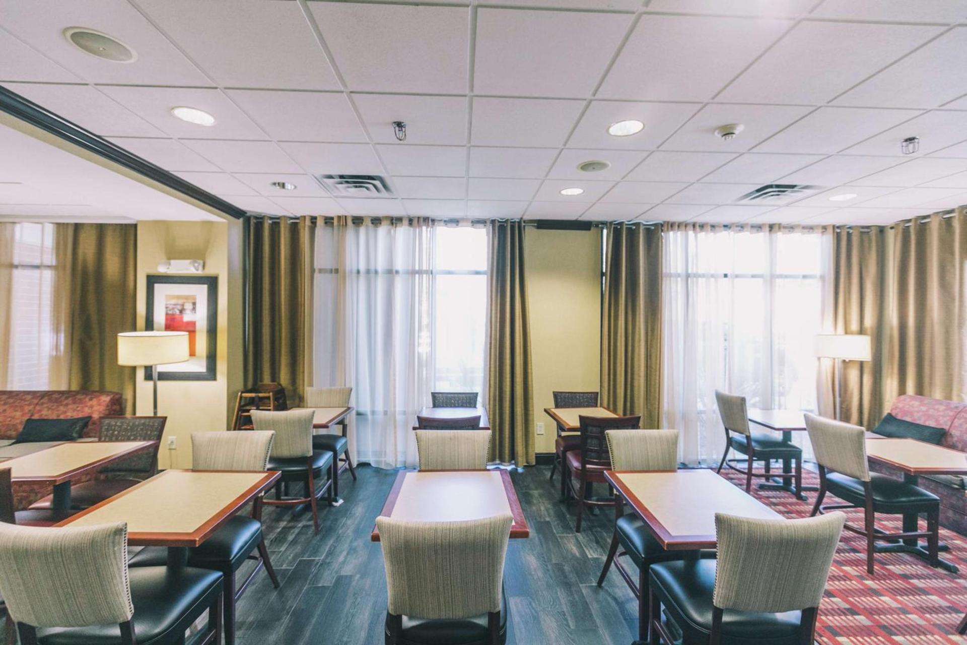 Hampton Inn Tallahassee-Central photo 11
