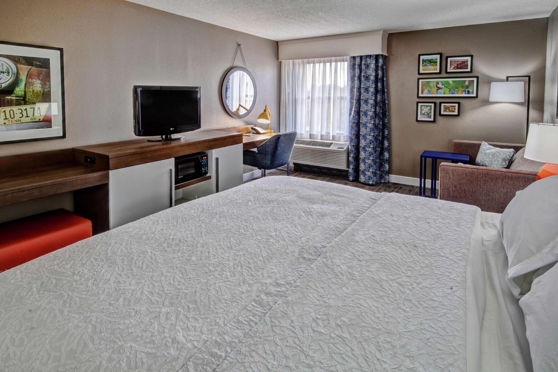 Hampton Inn Tullahoma photo 16