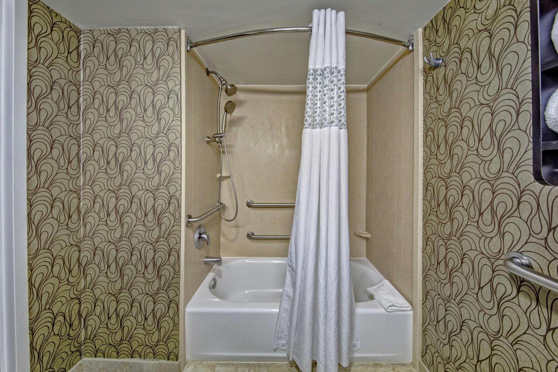 Hampton Inn Tullahoma photo 22