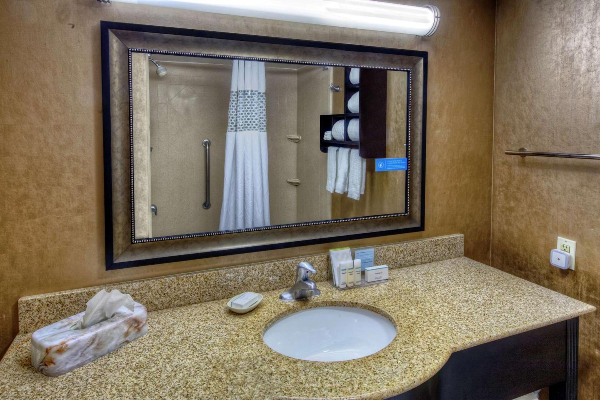 Hampton Inn Tullahoma photo 24