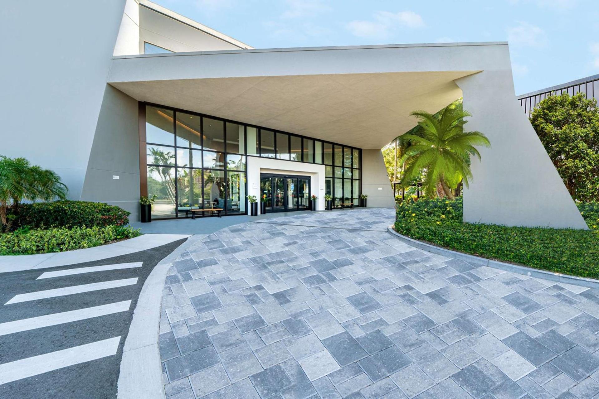 DoubleTree by Hilton Tampa Rocky Point Waterfront photo 1
