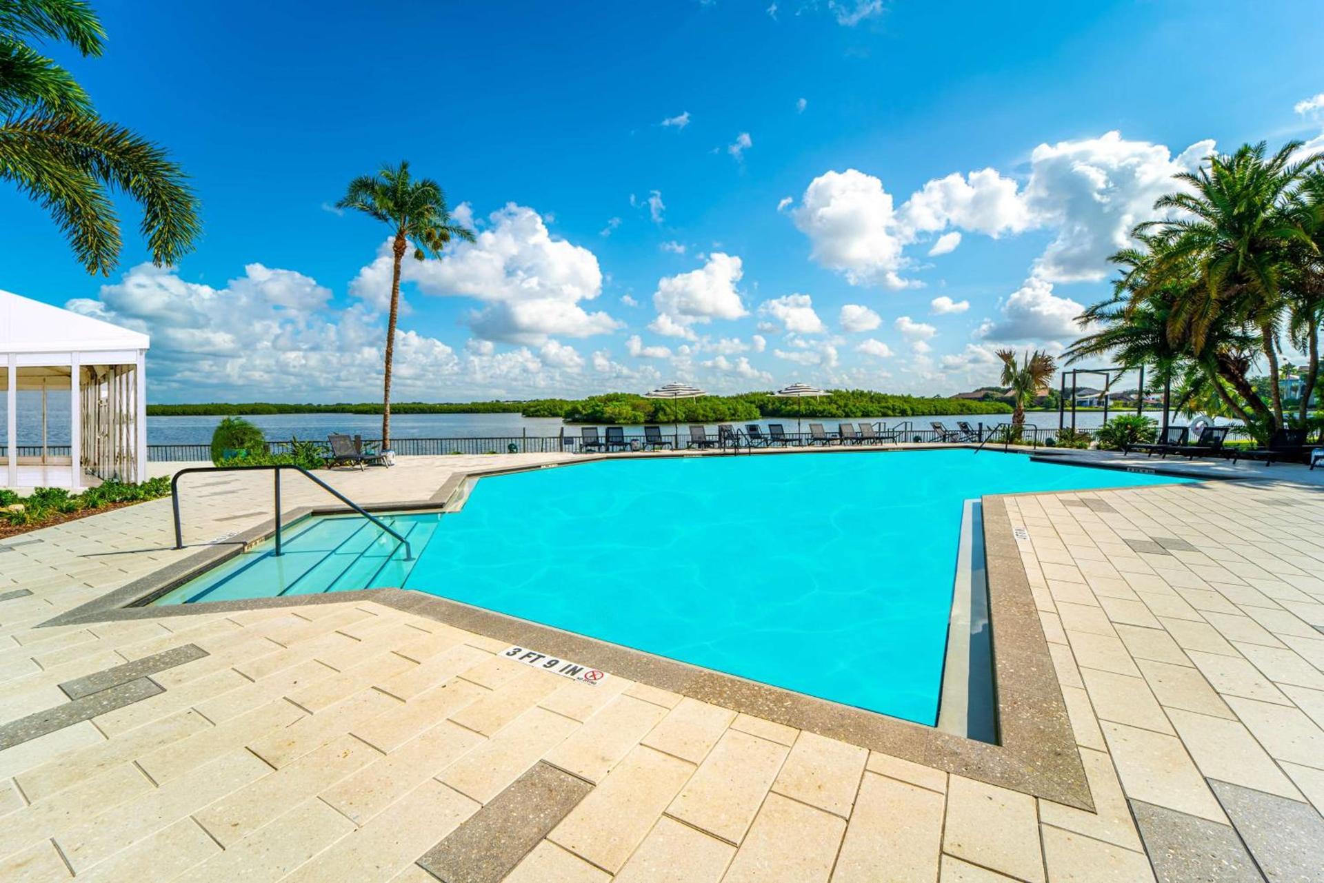 DoubleTree by Hilton Tampa Rocky Point Waterfront photo 11
