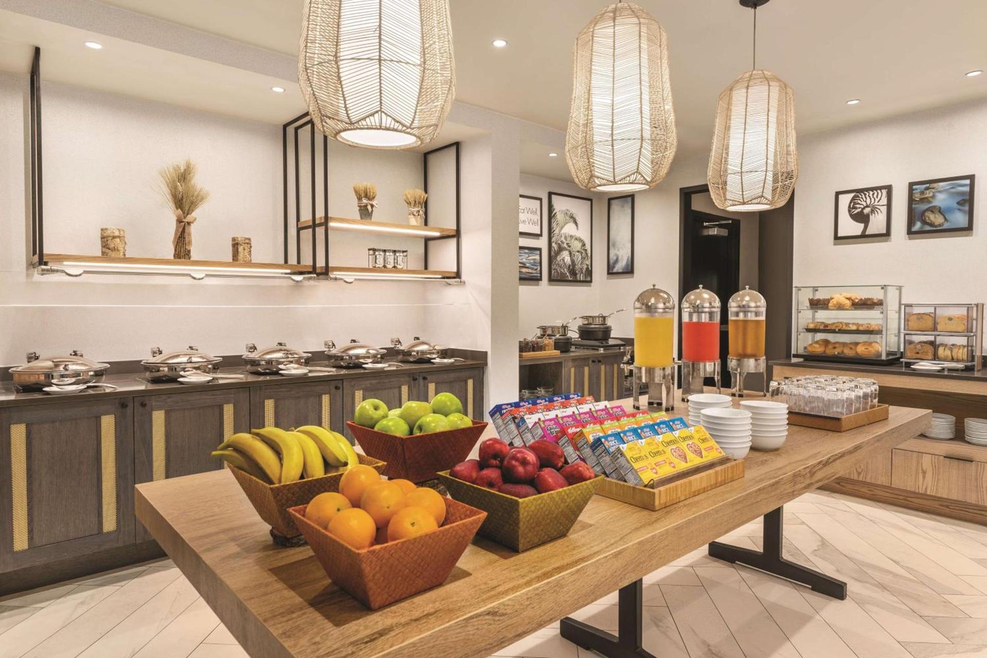DoubleTree by Hilton Tampa Rocky Point Waterfront photo 18
