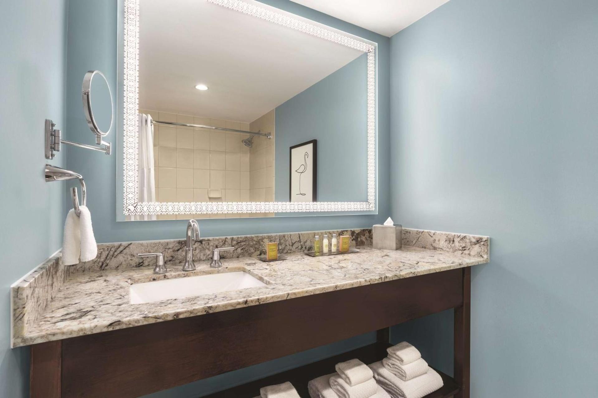 DoubleTree by Hilton Tampa Rocky Point Waterfront photo 26