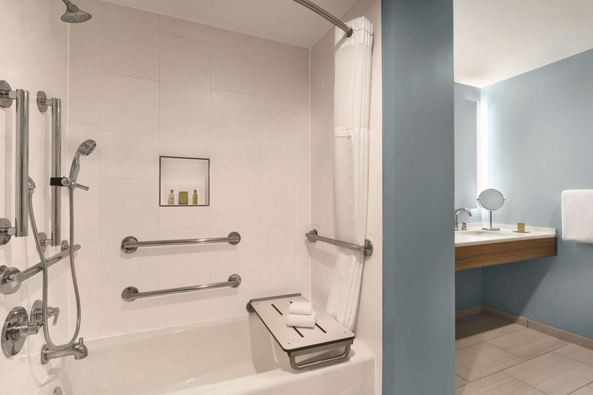 DoubleTree by Hilton Tampa Rocky Point Waterfront photo 28