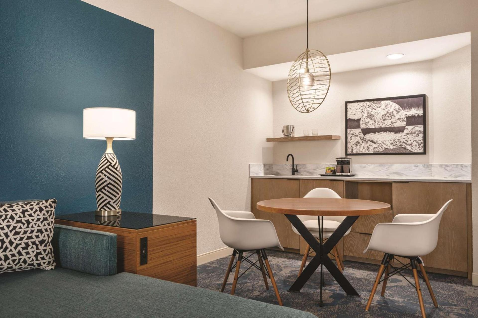 DoubleTree by Hilton Tampa Rocky Point Waterfront photo 38