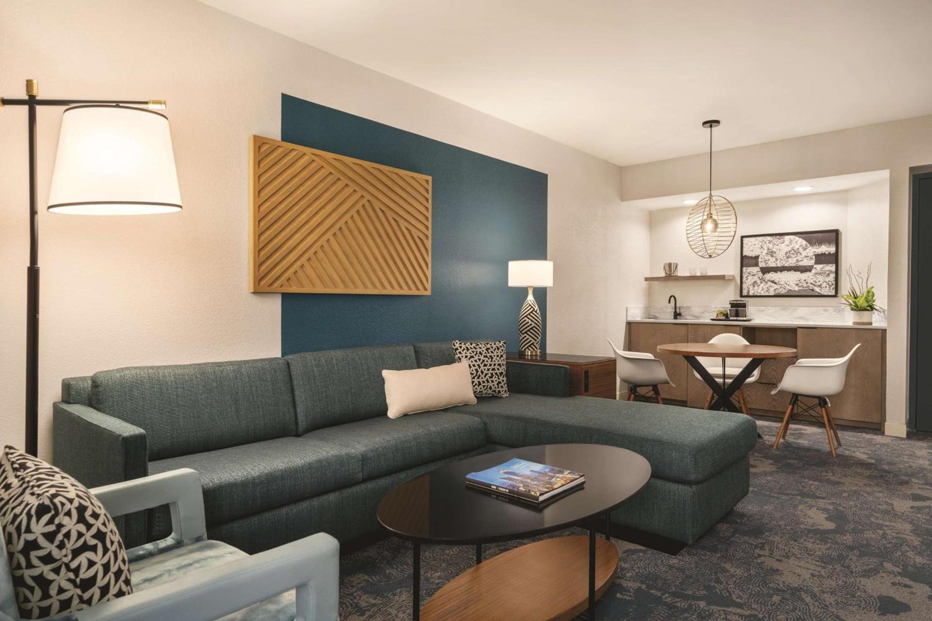 DoubleTree by Hilton Tampa Rocky Point Waterfront photo 39