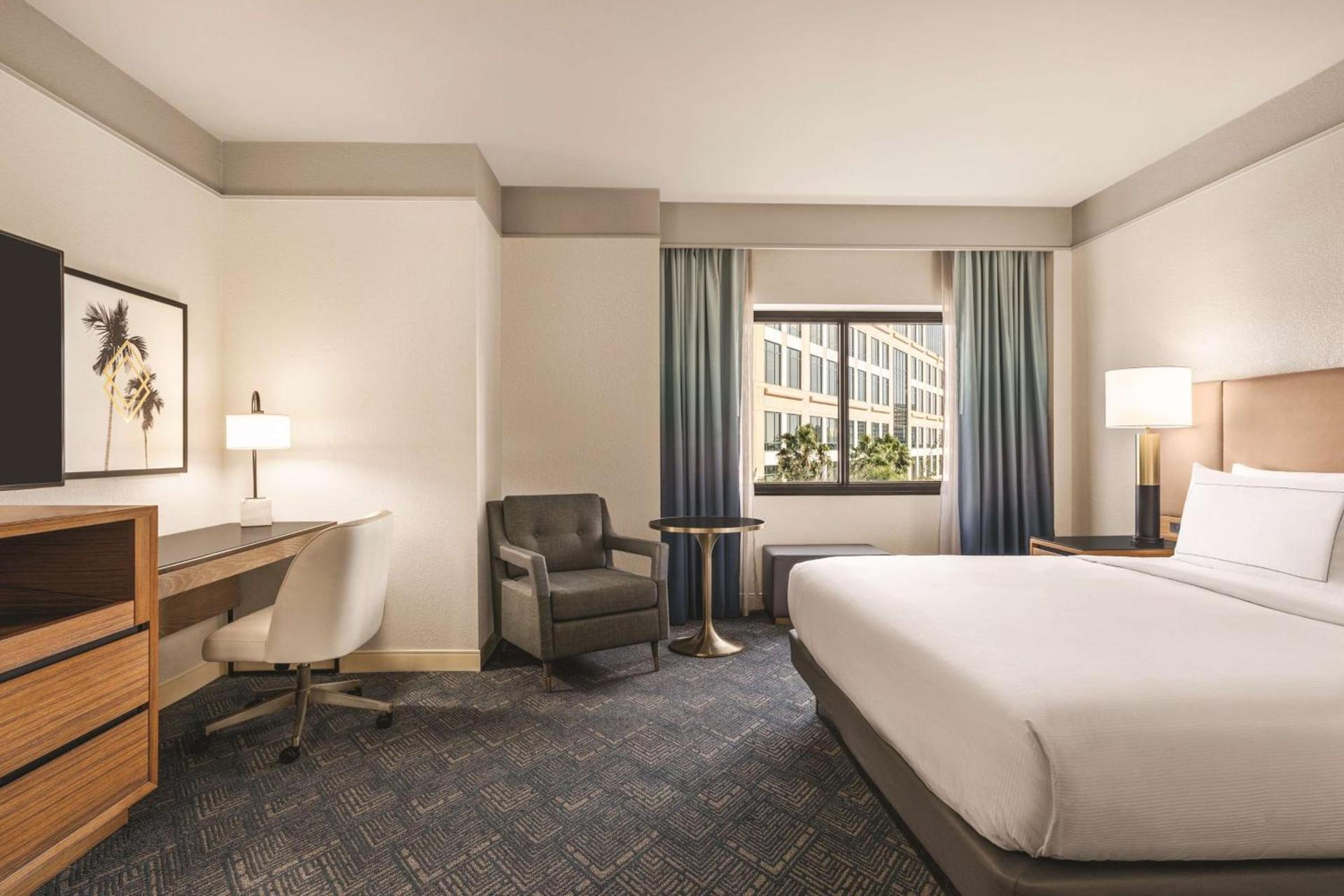 DoubleTree by Hilton Tampa Rocky Point Waterfront photo 41