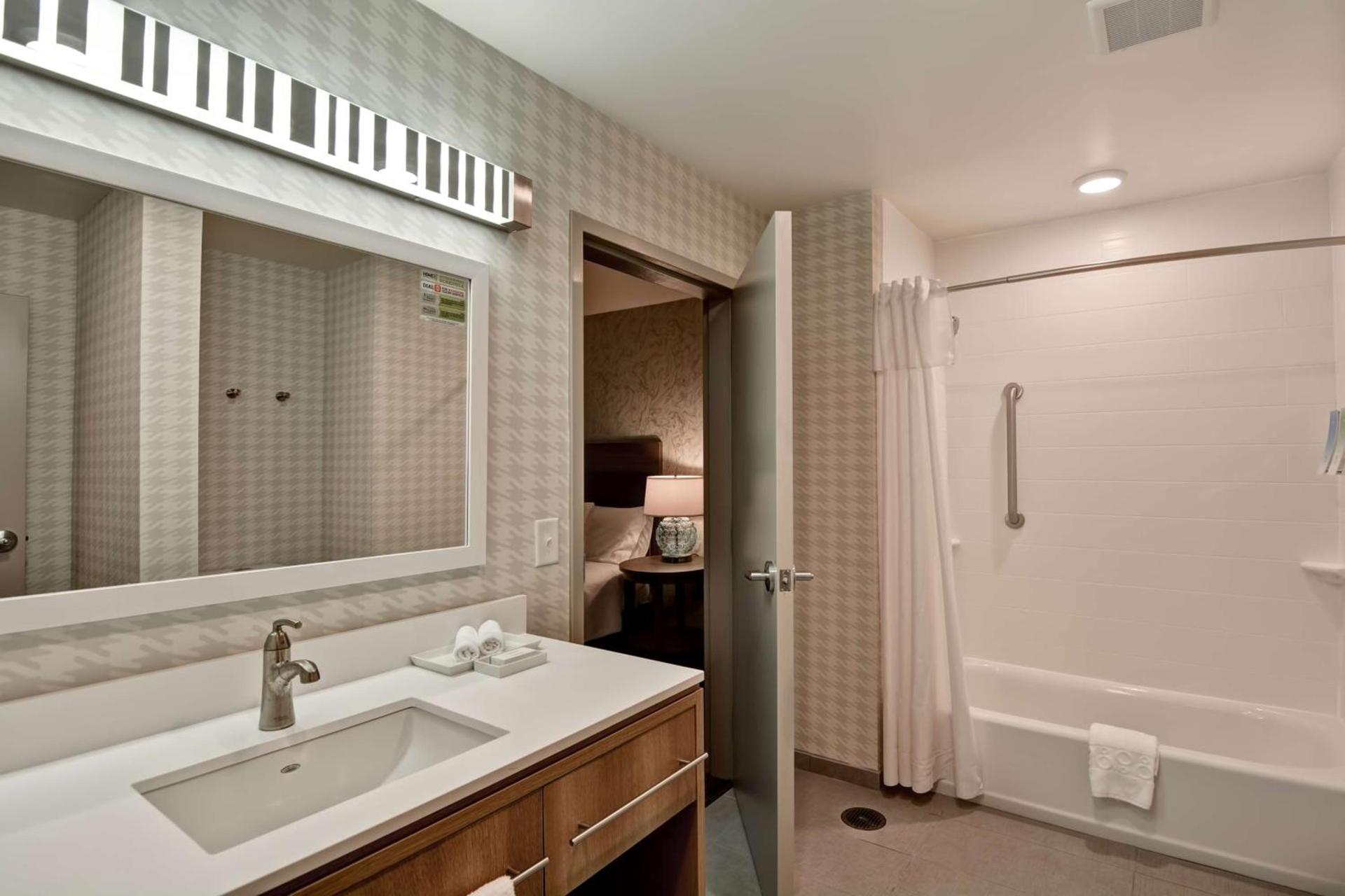 Home2 Suites By Hilton Tampa USF Near Busch Gardens photo 21