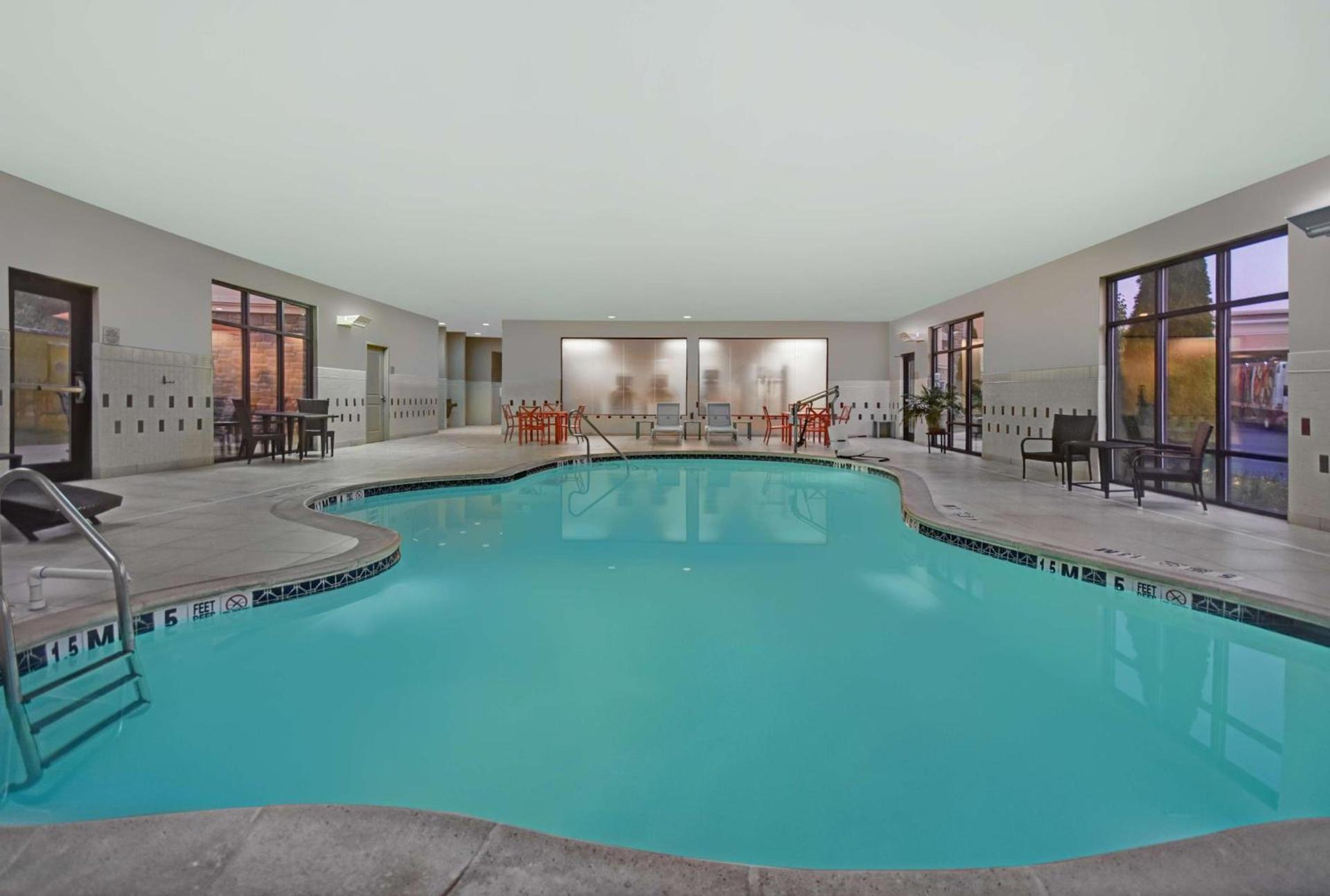 Hampton Inn and Suites Robbinsville photo 9