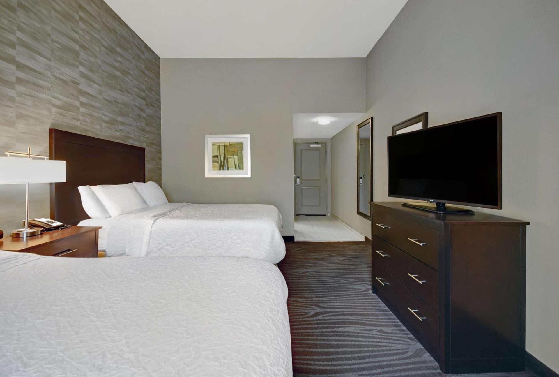 Hampton Inn and Suites Robbinsville photo 20