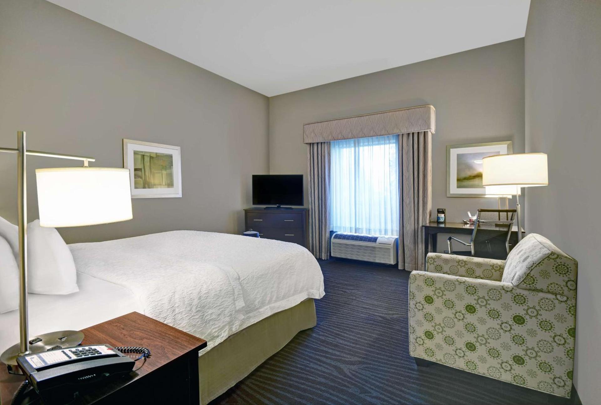 Hampton Inn and Suites Robbinsville photo 21