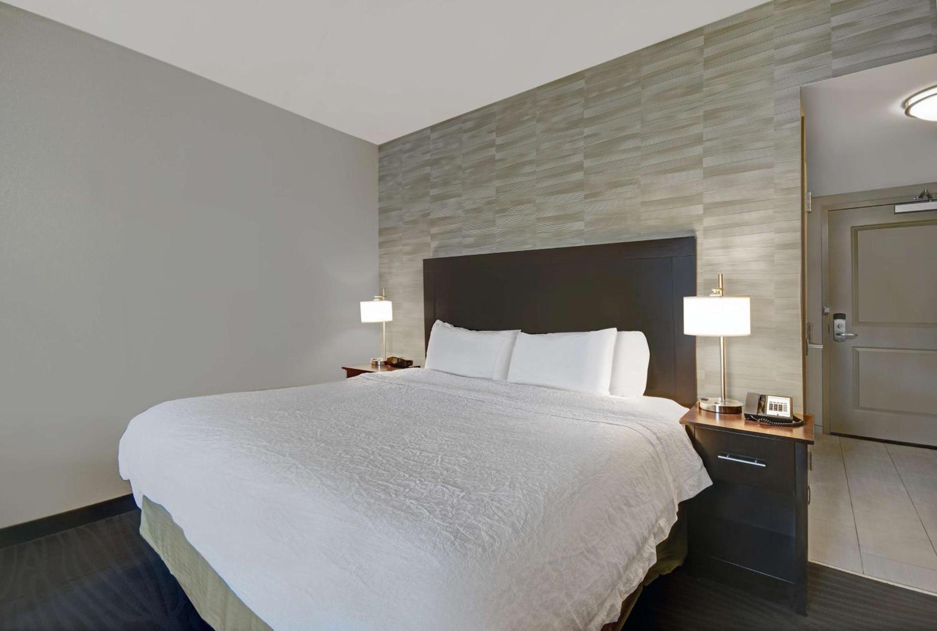 Hampton Inn and Suites Robbinsville photo 26