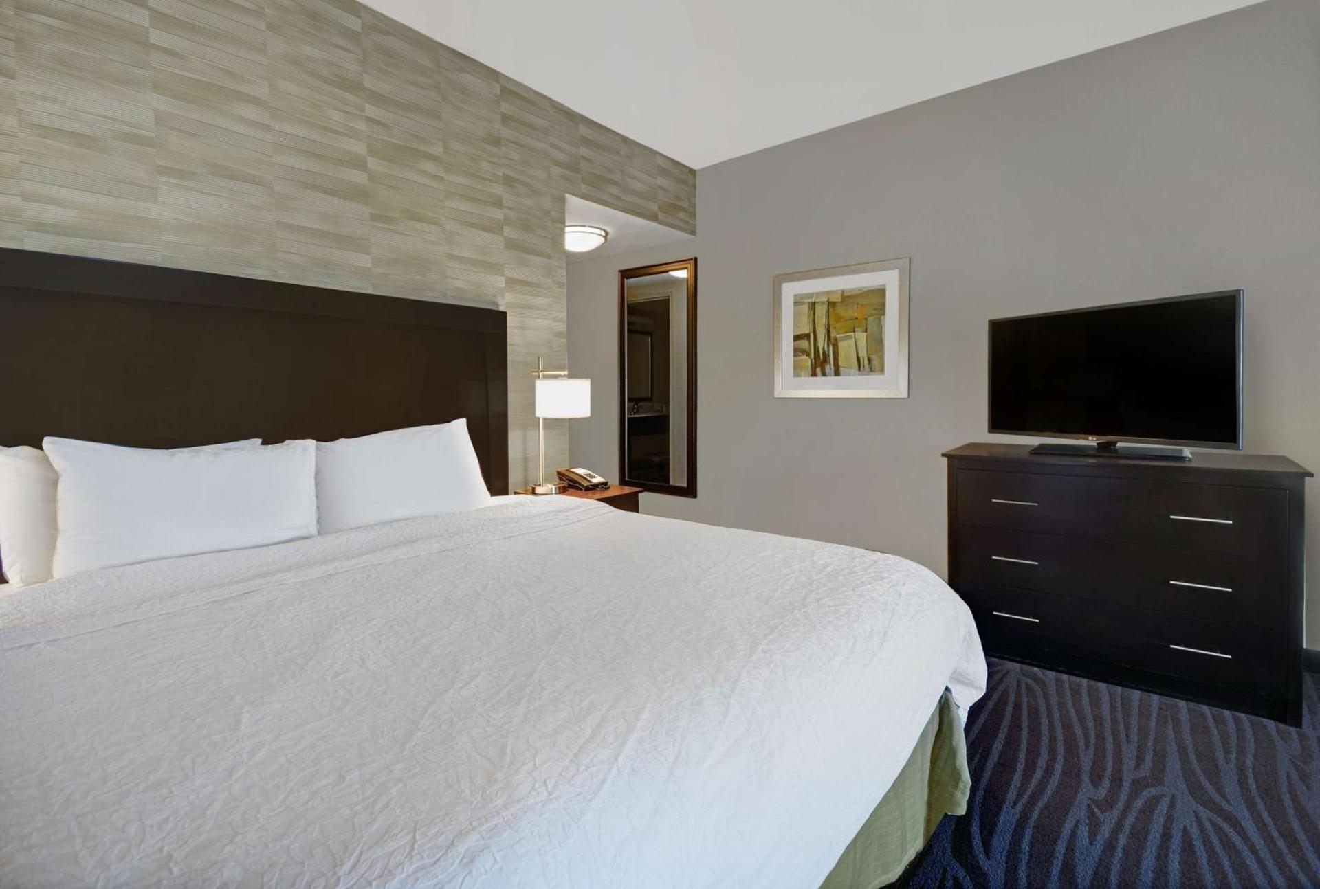 Hampton Inn and Suites Robbinsville photo 30