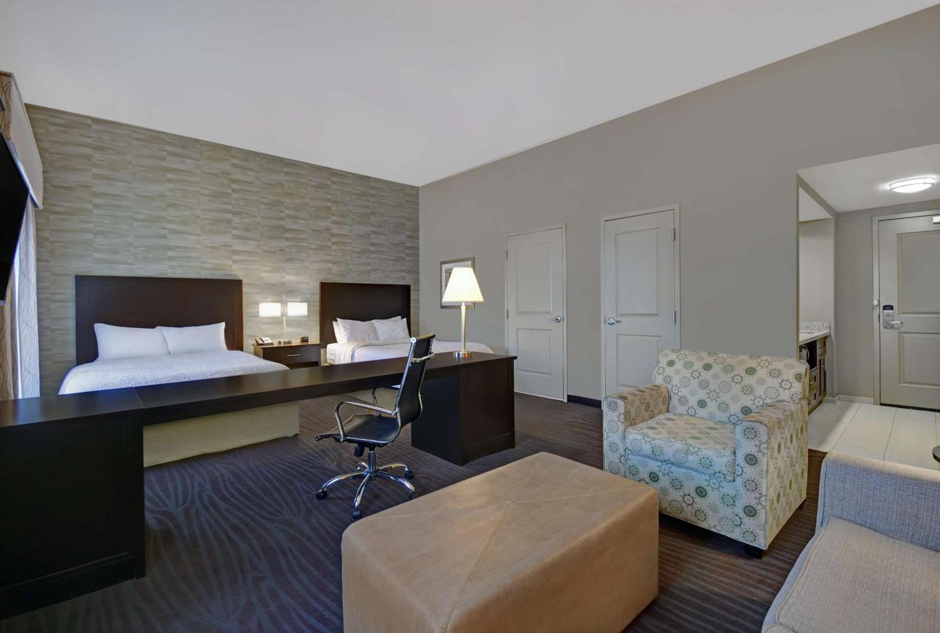 Hampton Inn and Suites Robbinsville photo 33