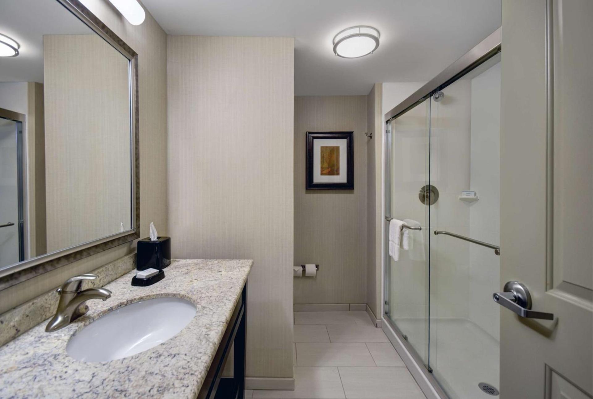 Hampton Inn and Suites Robbinsville photo 32