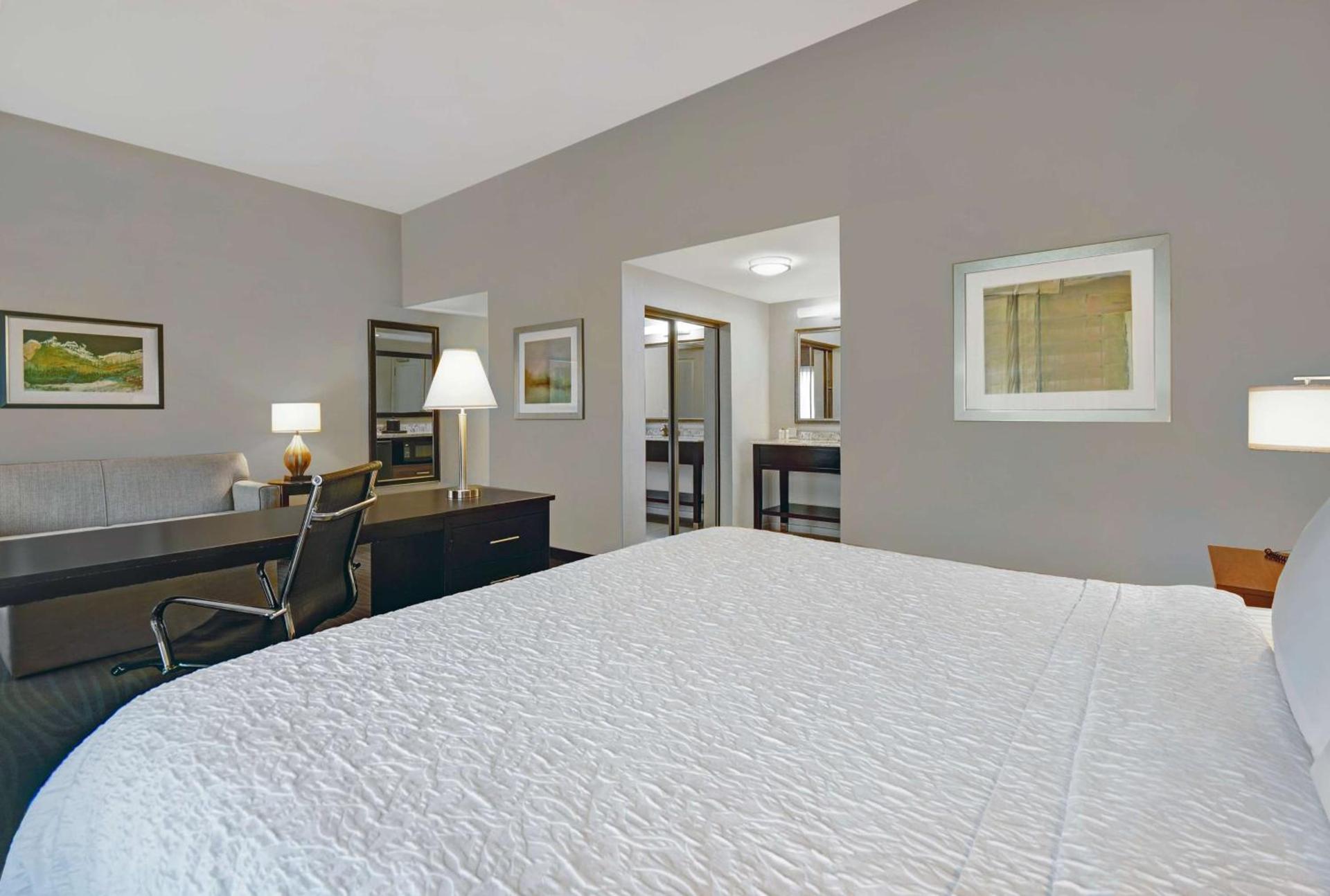 Hampton Inn and Suites Robbinsville photo 34