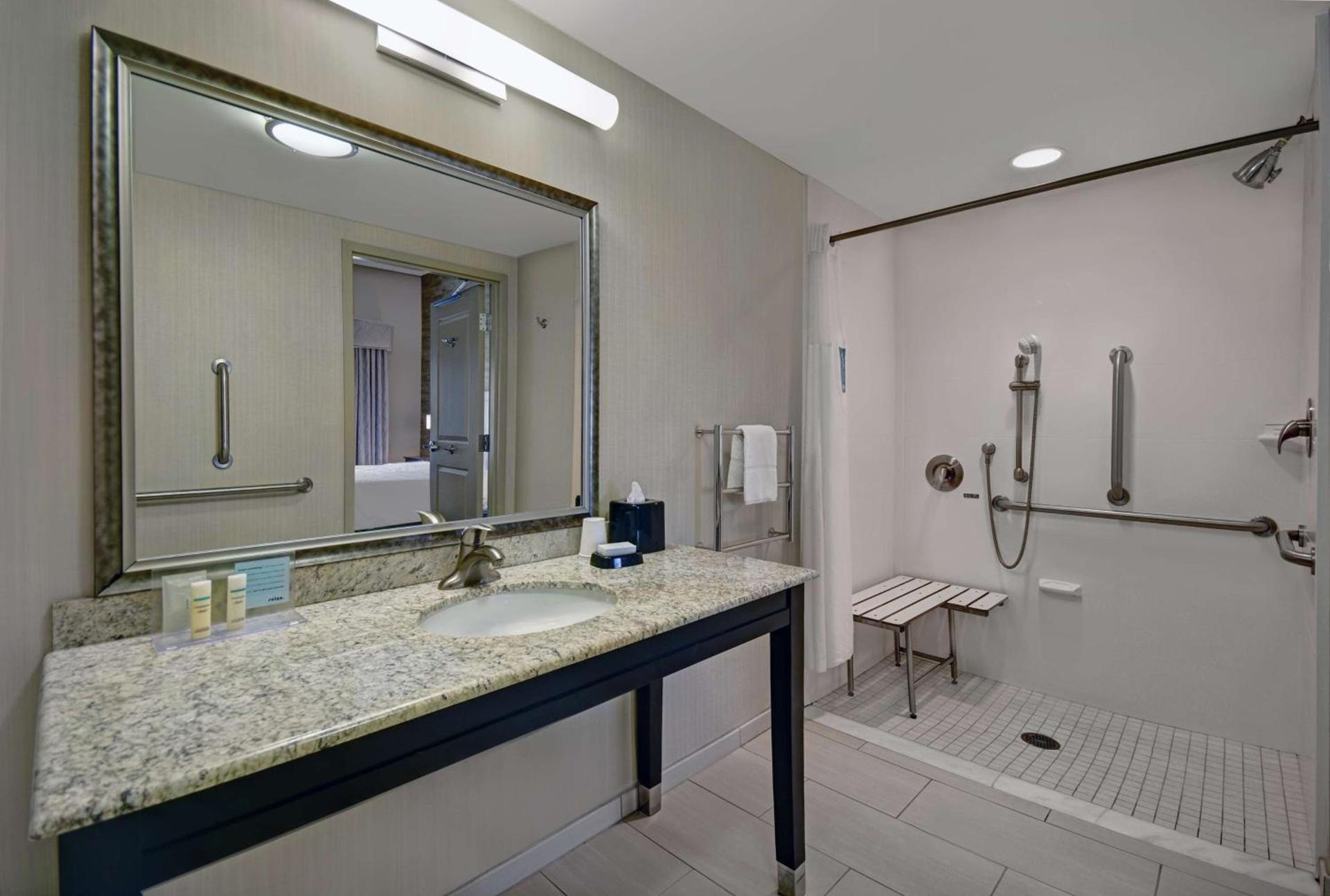 Hampton Inn and Suites Robbinsville photo 36