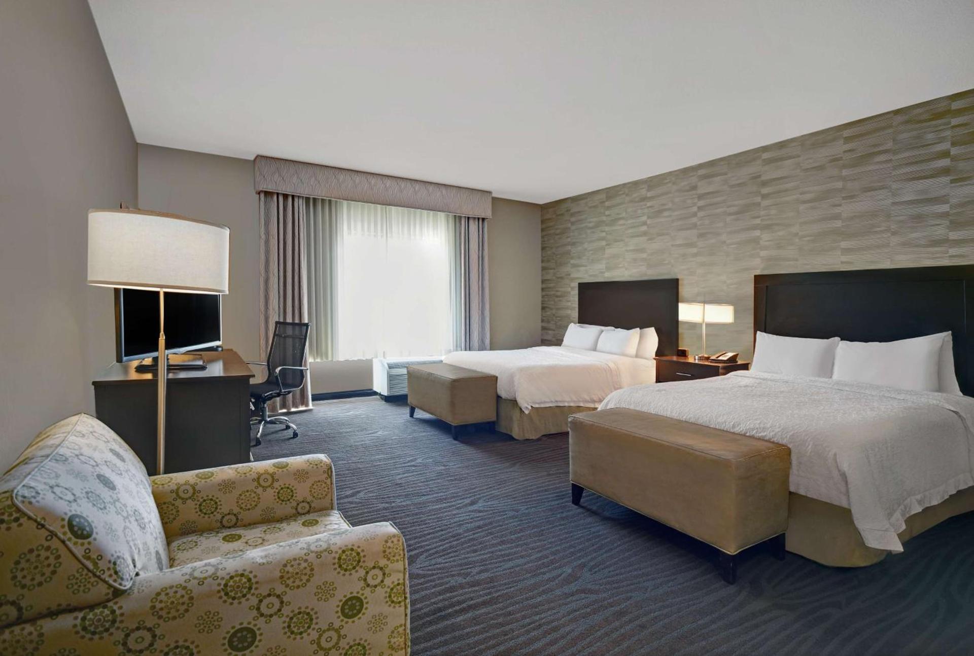 Hampton Inn and Suites Robbinsville photo 35