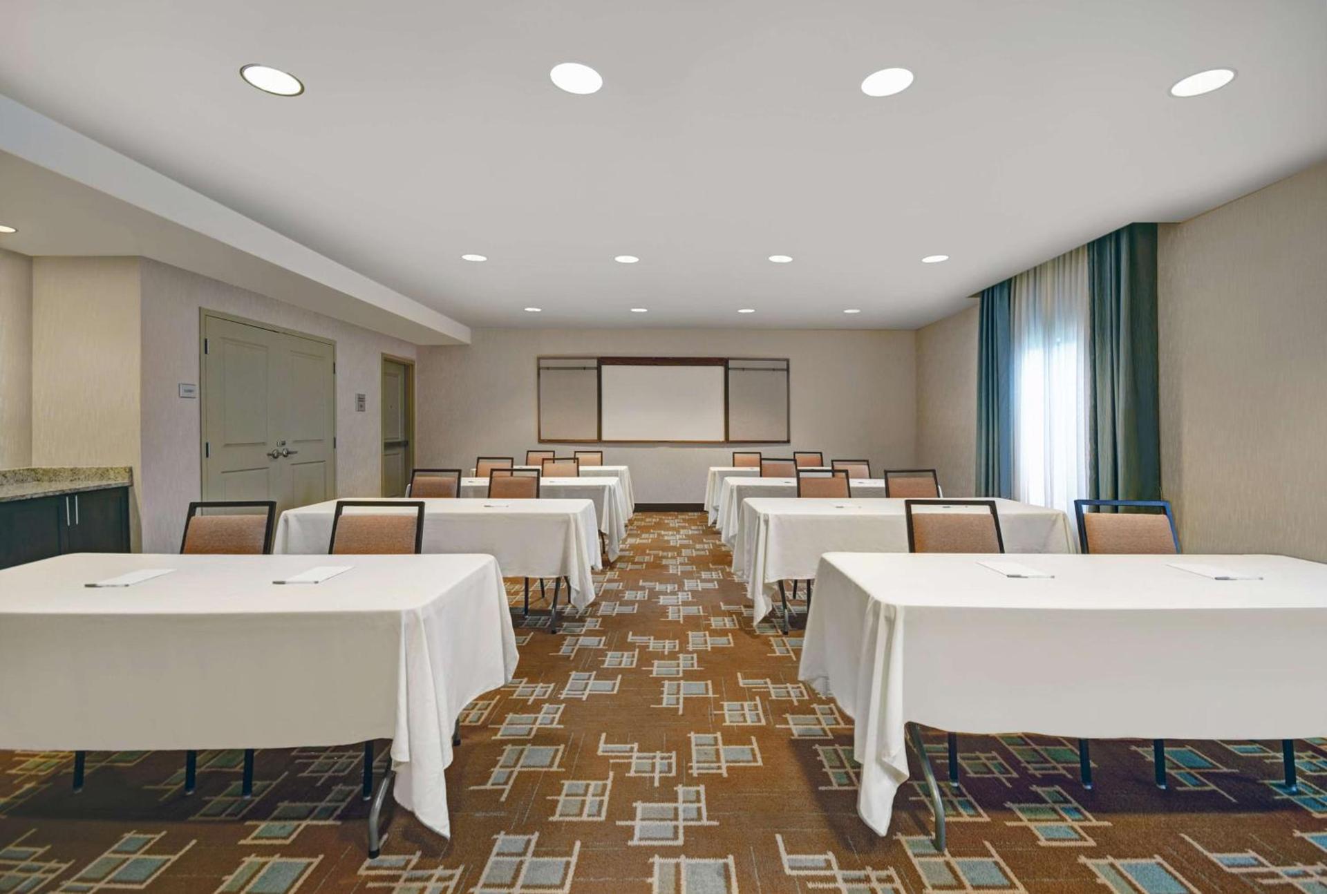 Hampton Inn and Suites Robbinsville photo 39
