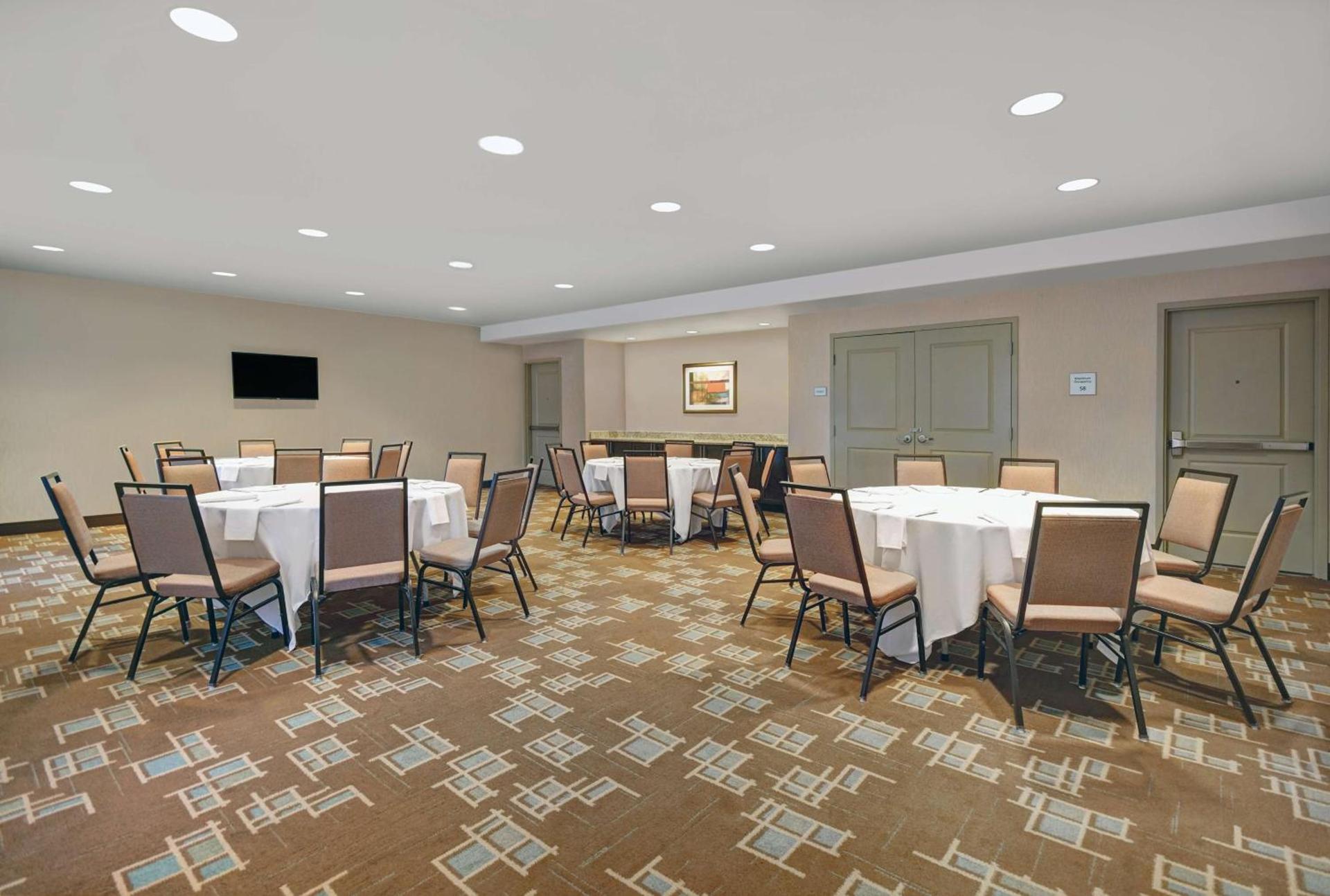 Hampton Inn and Suites Robbinsville photo 40