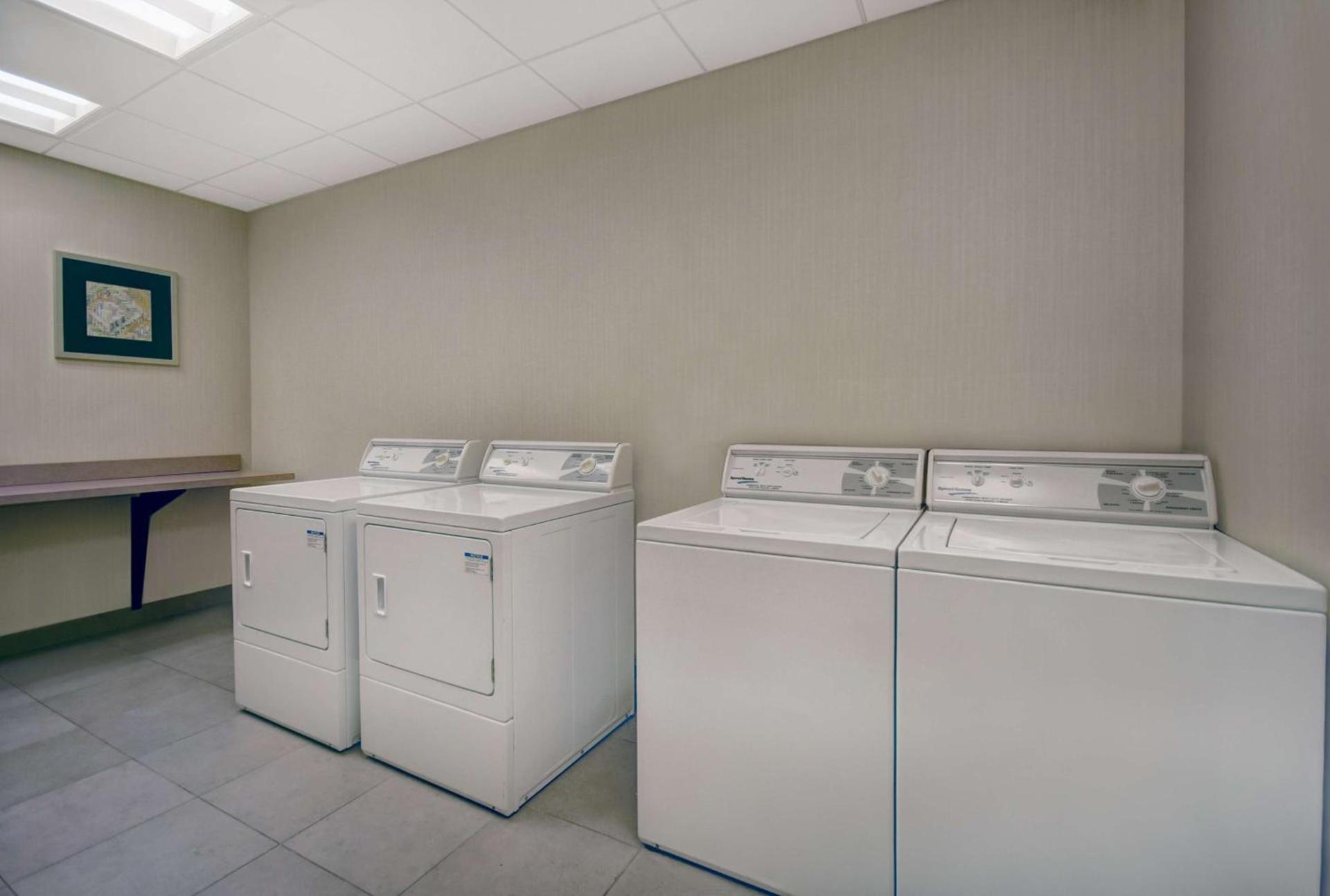 Hampton Inn and Suites Robbinsville photo 43