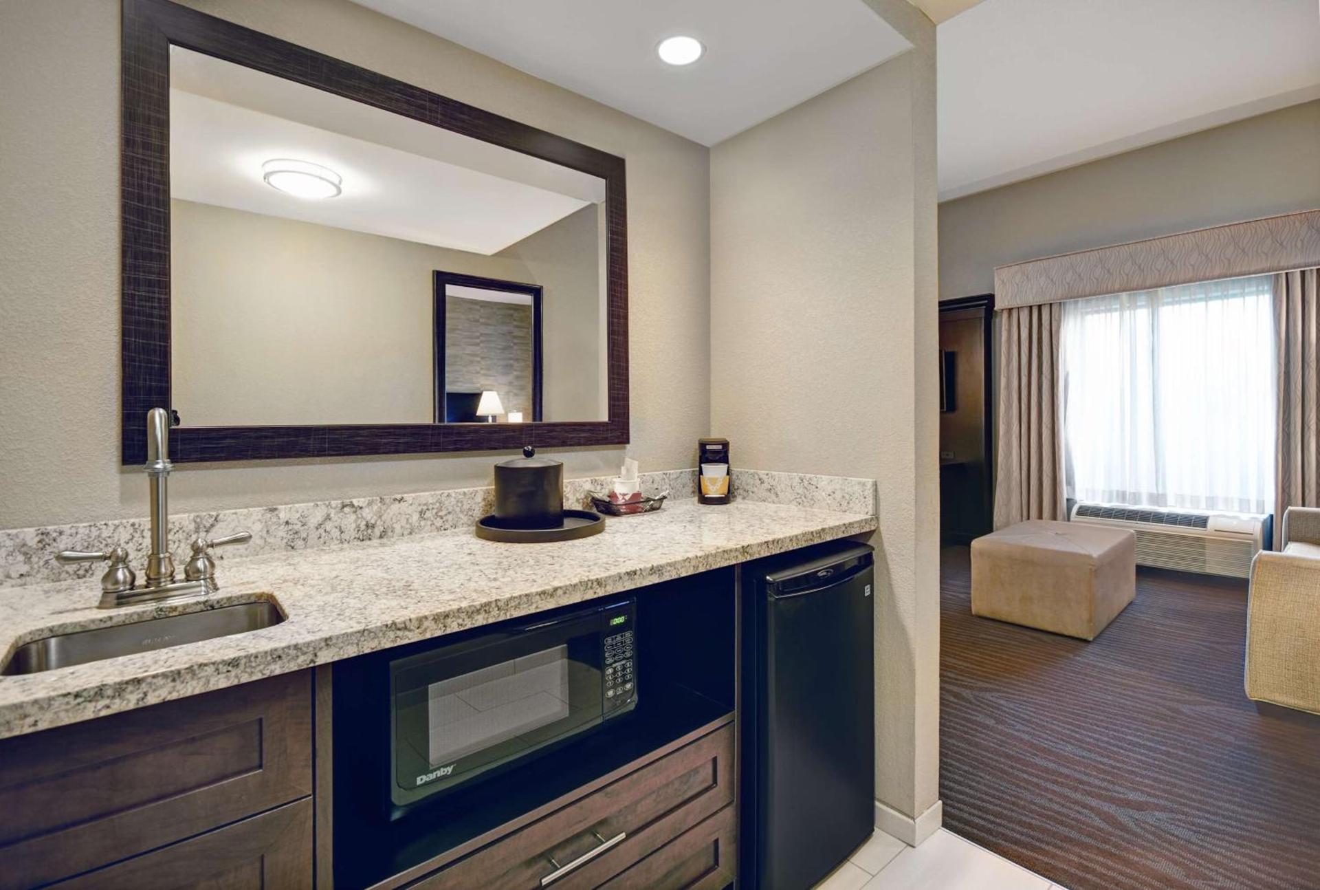 Hampton Inn and Suites Robbinsville photo 42