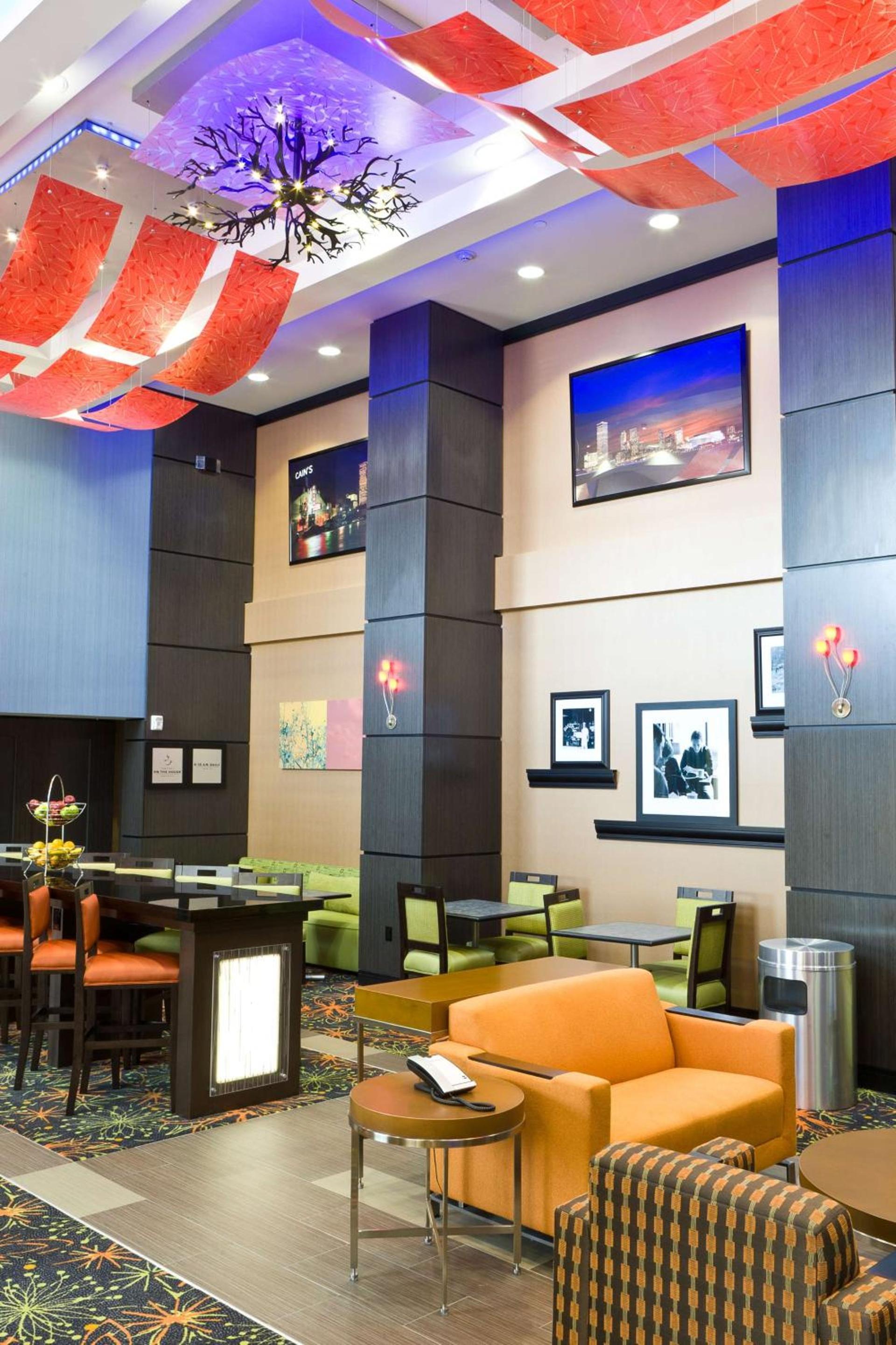 Hampton Inn and Suites Tulsa Central photo 5
