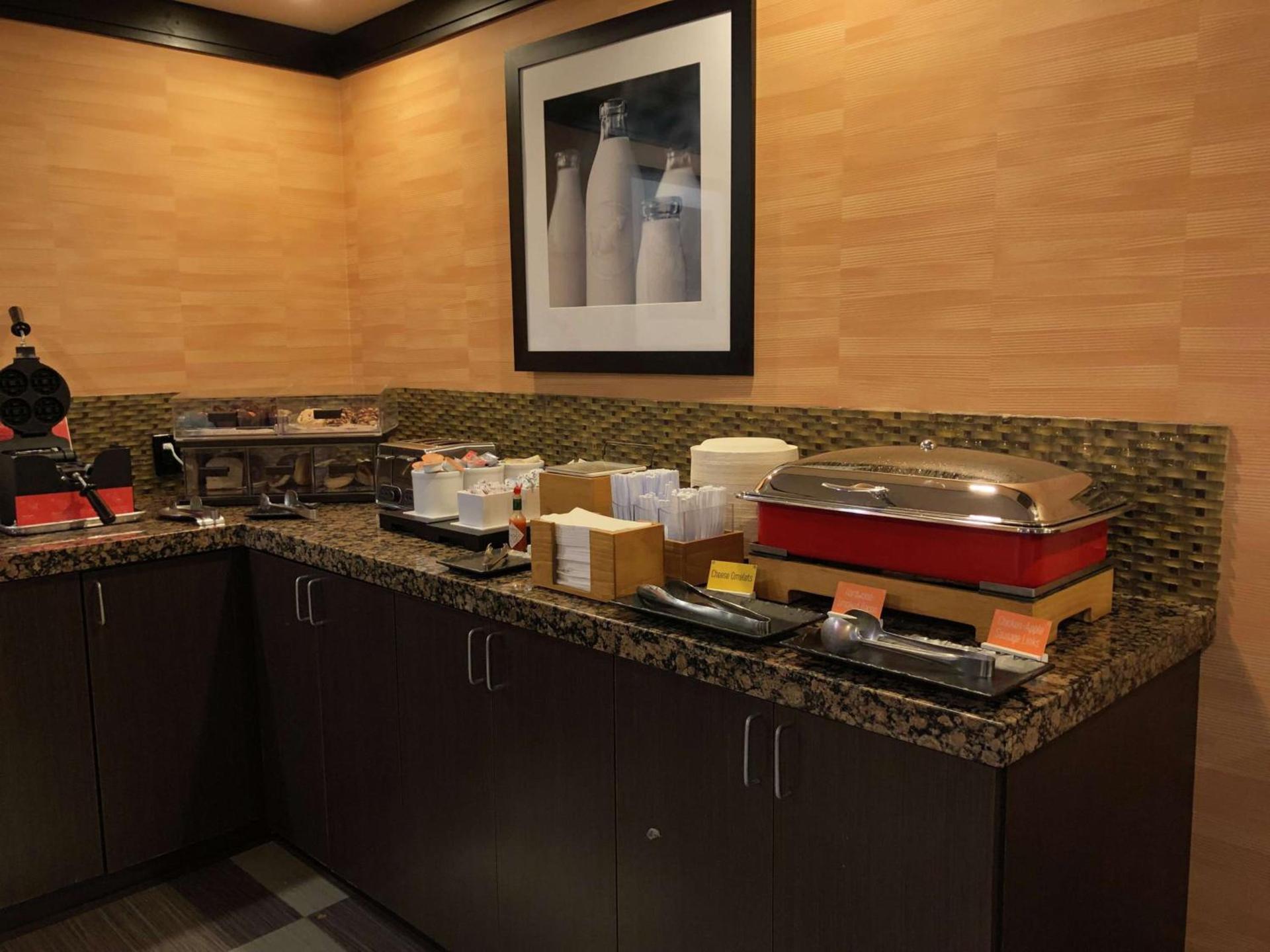 Hampton Inn and Suites Tulsa Central photo 11