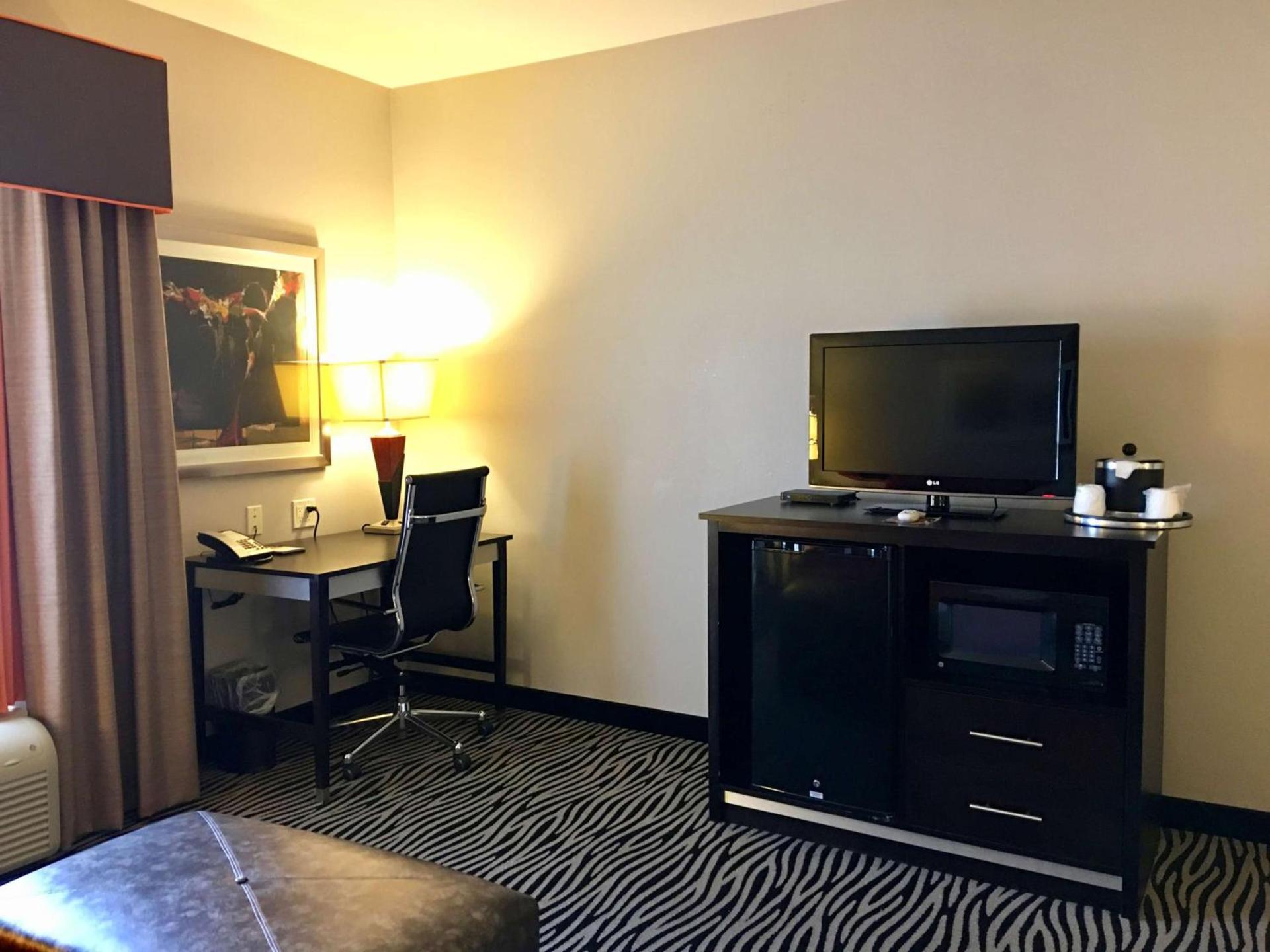 Hampton Inn and Suites Tulsa Central photo 18