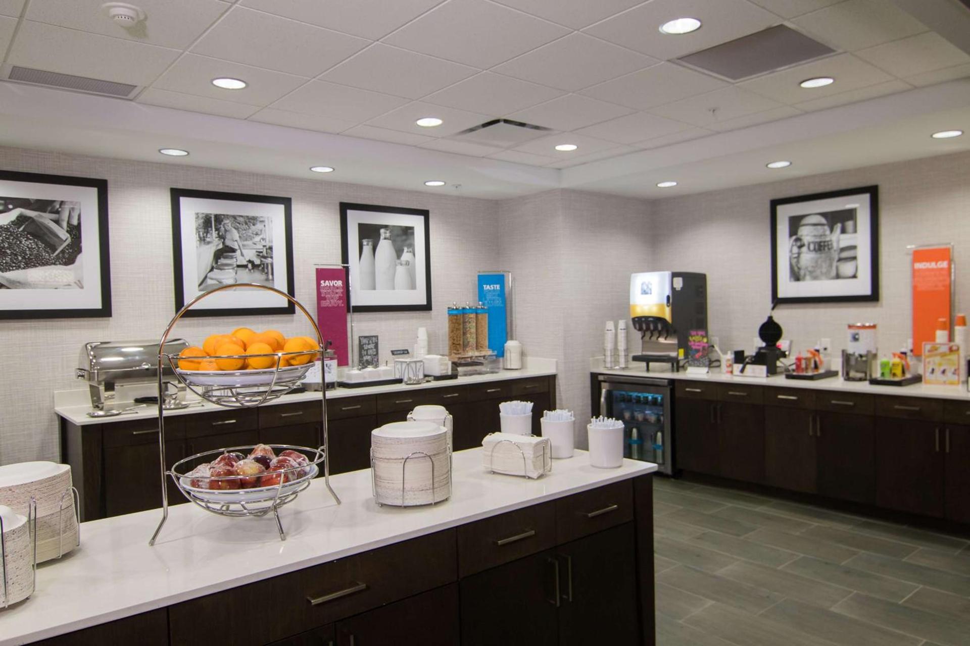 Hampton Inn & Suites Tulsa Downtown, Ok photo 11