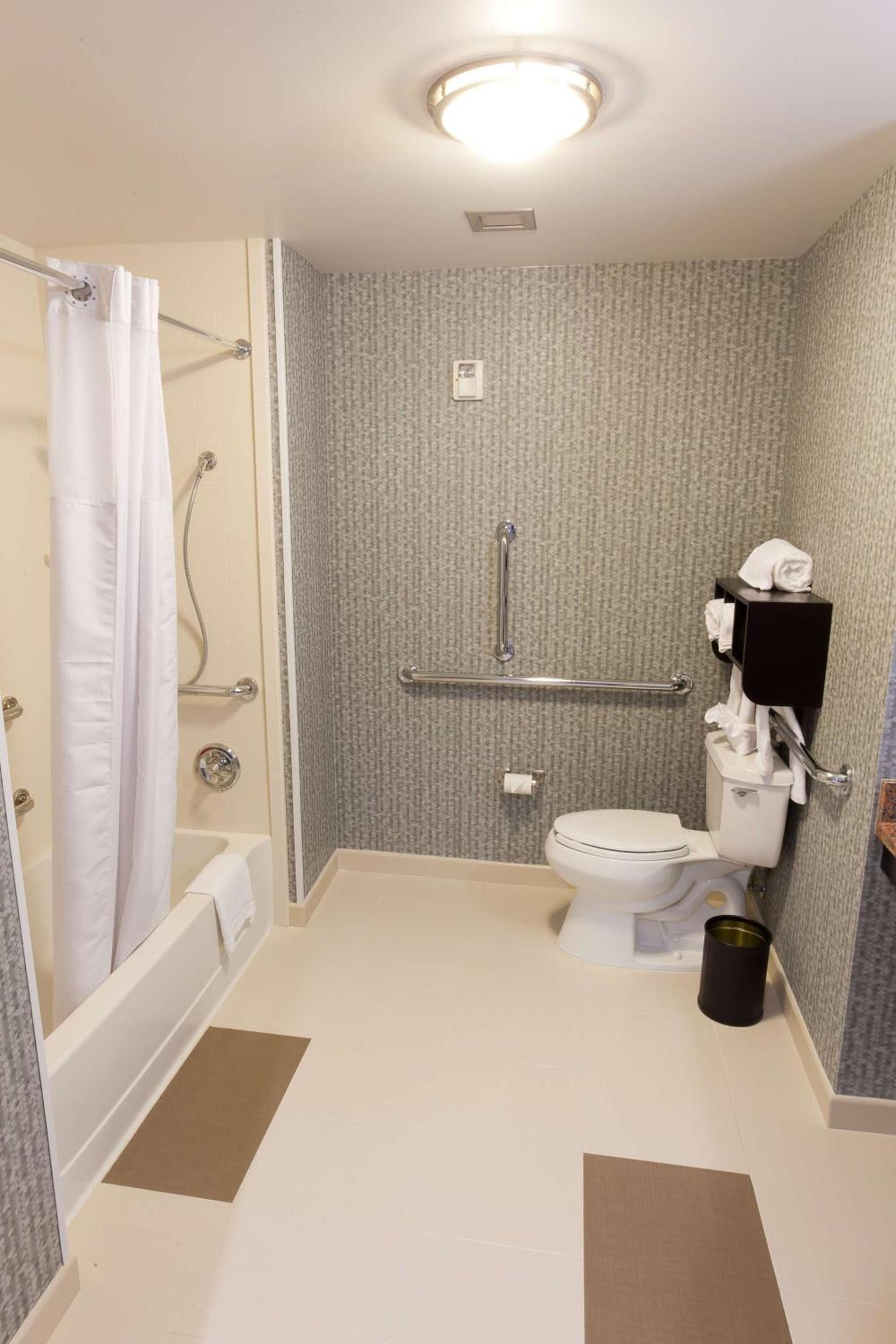 Hampton Inn and Suites Tulsa Central photo 24