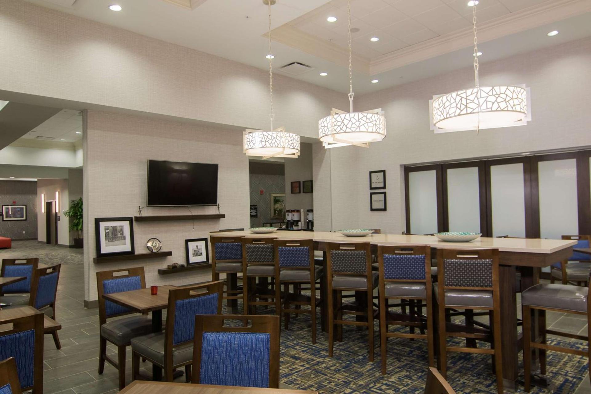 Hampton Inn & Suites Tulsa Downtown, Ok photo 12