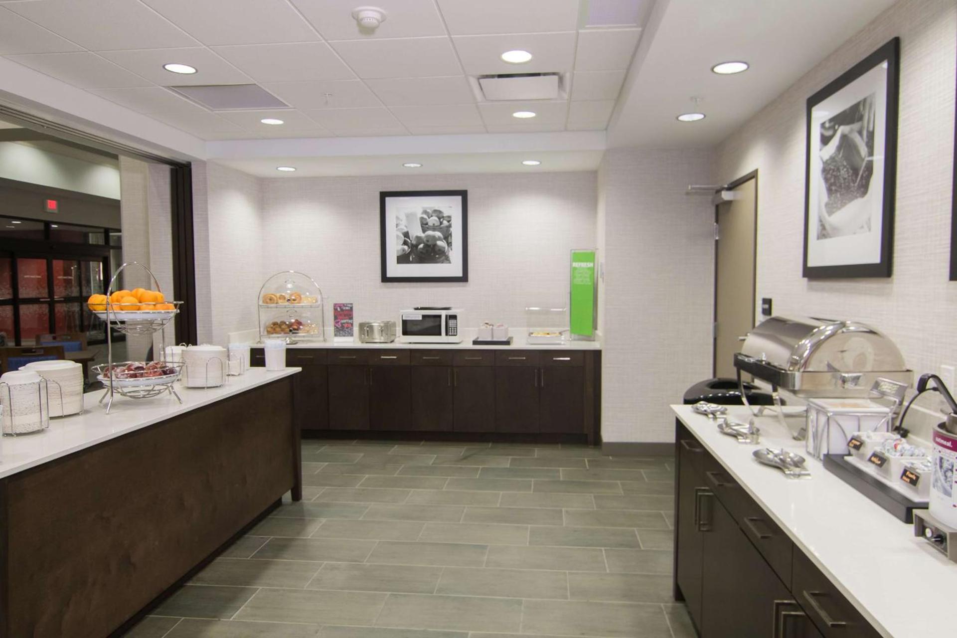 Hampton Inn & Suites Tulsa Downtown, Ok photo 13
