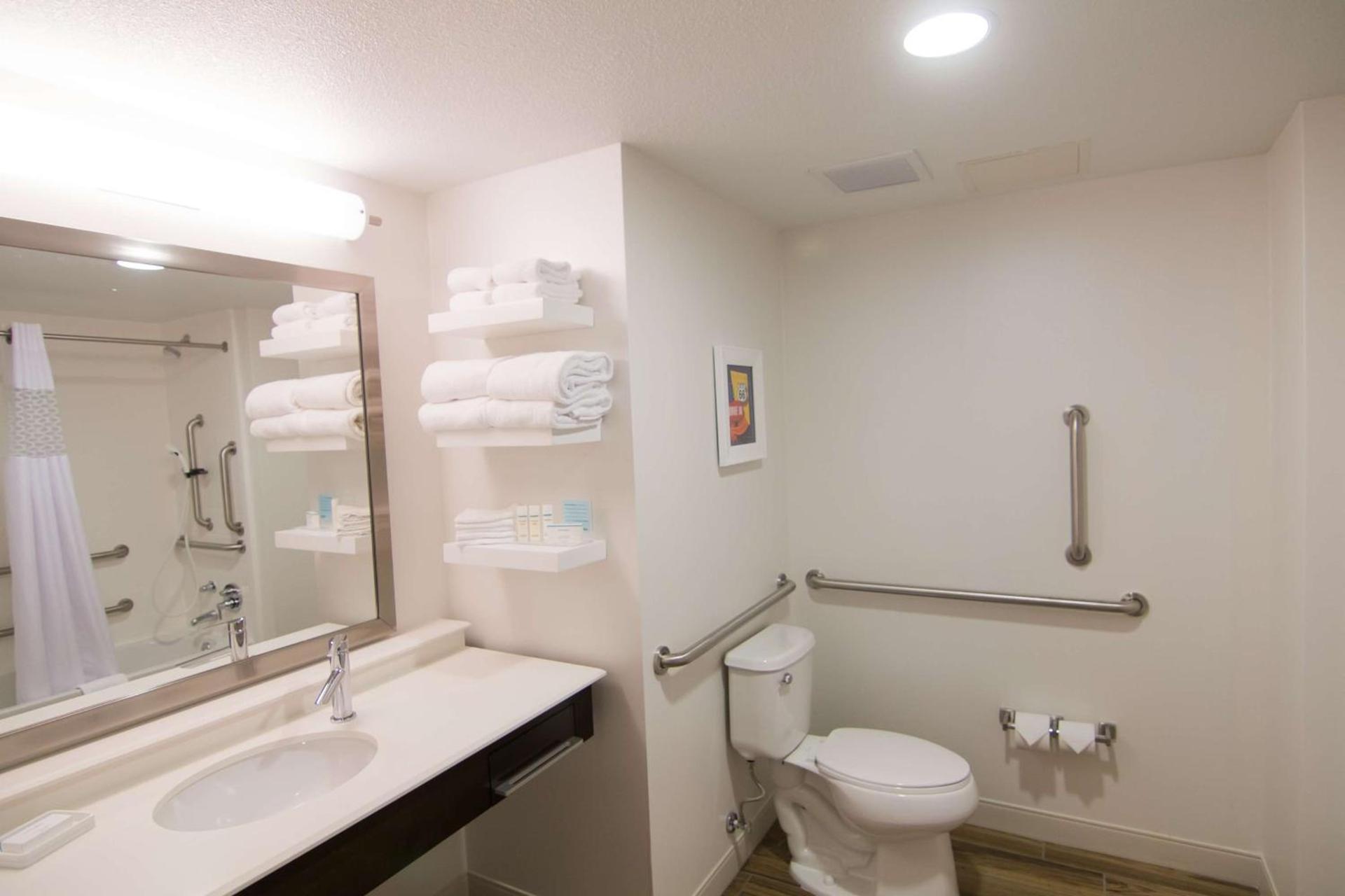 Hampton Inn & Suites Tulsa Downtown, Ok photo 19