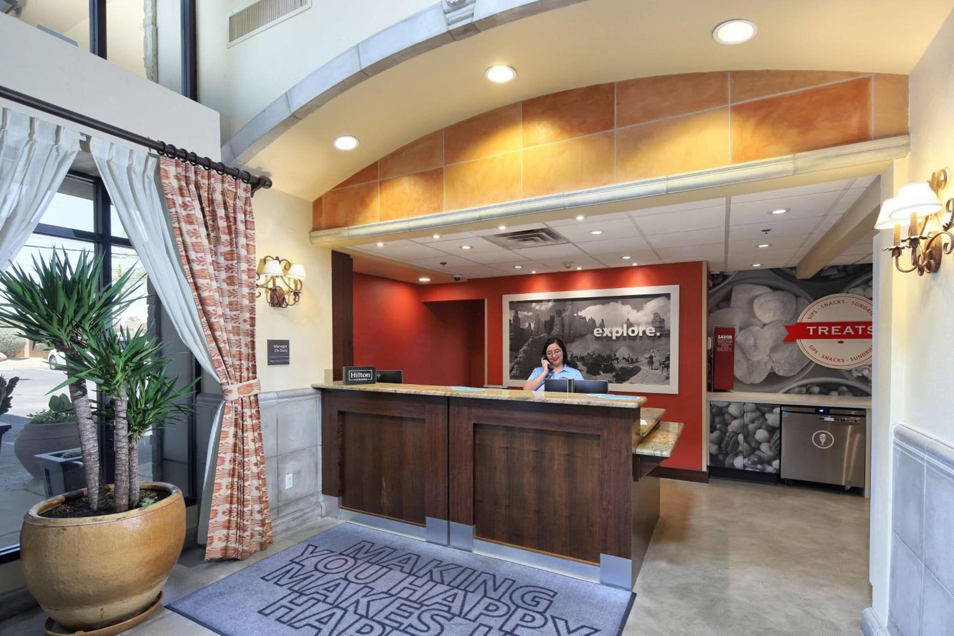 Hampton Inn & Suites Tucson Mall photo 6