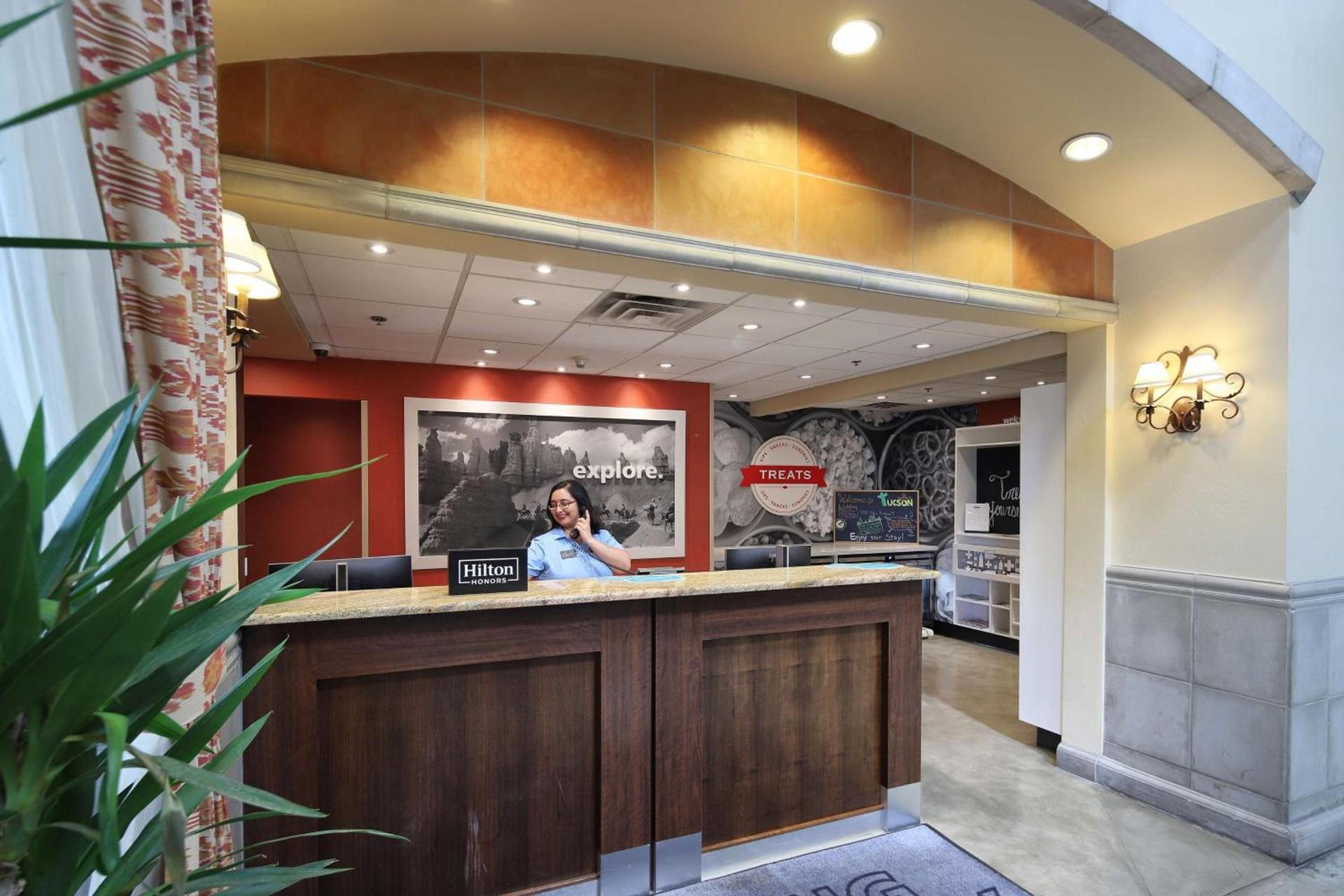Hampton Inn & Suites Tucson Mall photo 7