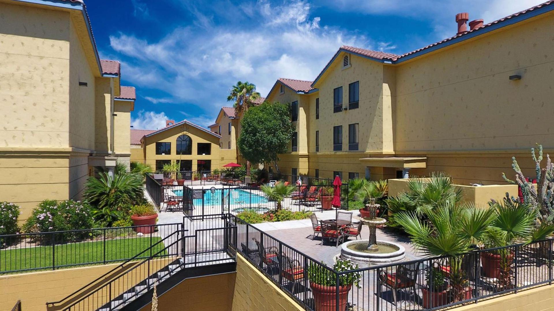 Hampton Inn & Suites Tucson Mall photo 14